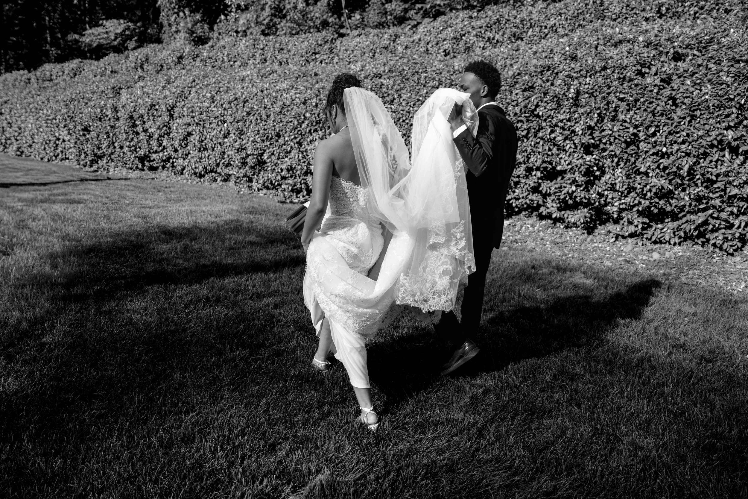 Swan House - Bride + Groom Lawn-37.jpg