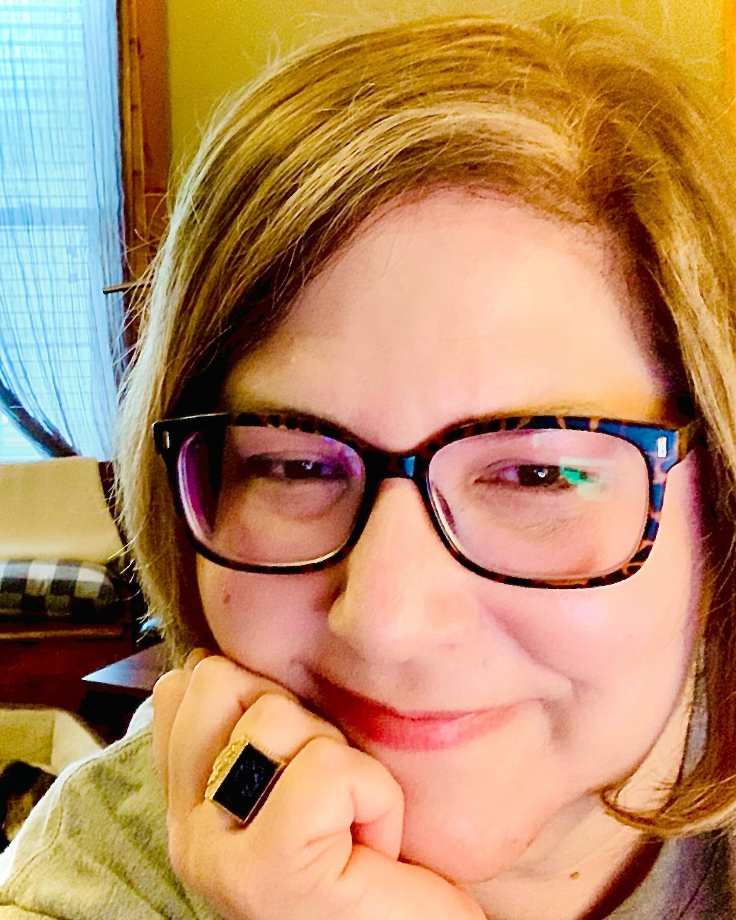 👋 Hey there, new friends! Let&rsquo;s get acquainted!

I&rsquo;m Dr. Jennifer Dorsey &mdash; a publishing professional with expertise in everything from publishing operations management and editorial development to book distribution, metadata resear