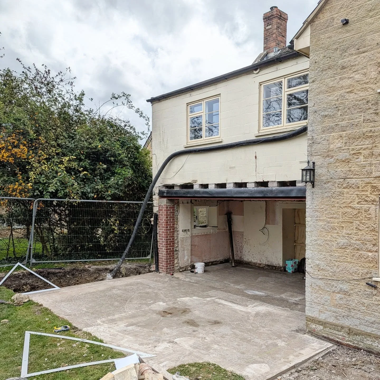 Great site visit today to see the back opened up and slab poured on our kitchen extension in Somerset. This was project no. 2 for Studio Scaramanga and it's so nice to have work on site. 

#stone #extension #kitchendesign #kitchen #gardenview #somers