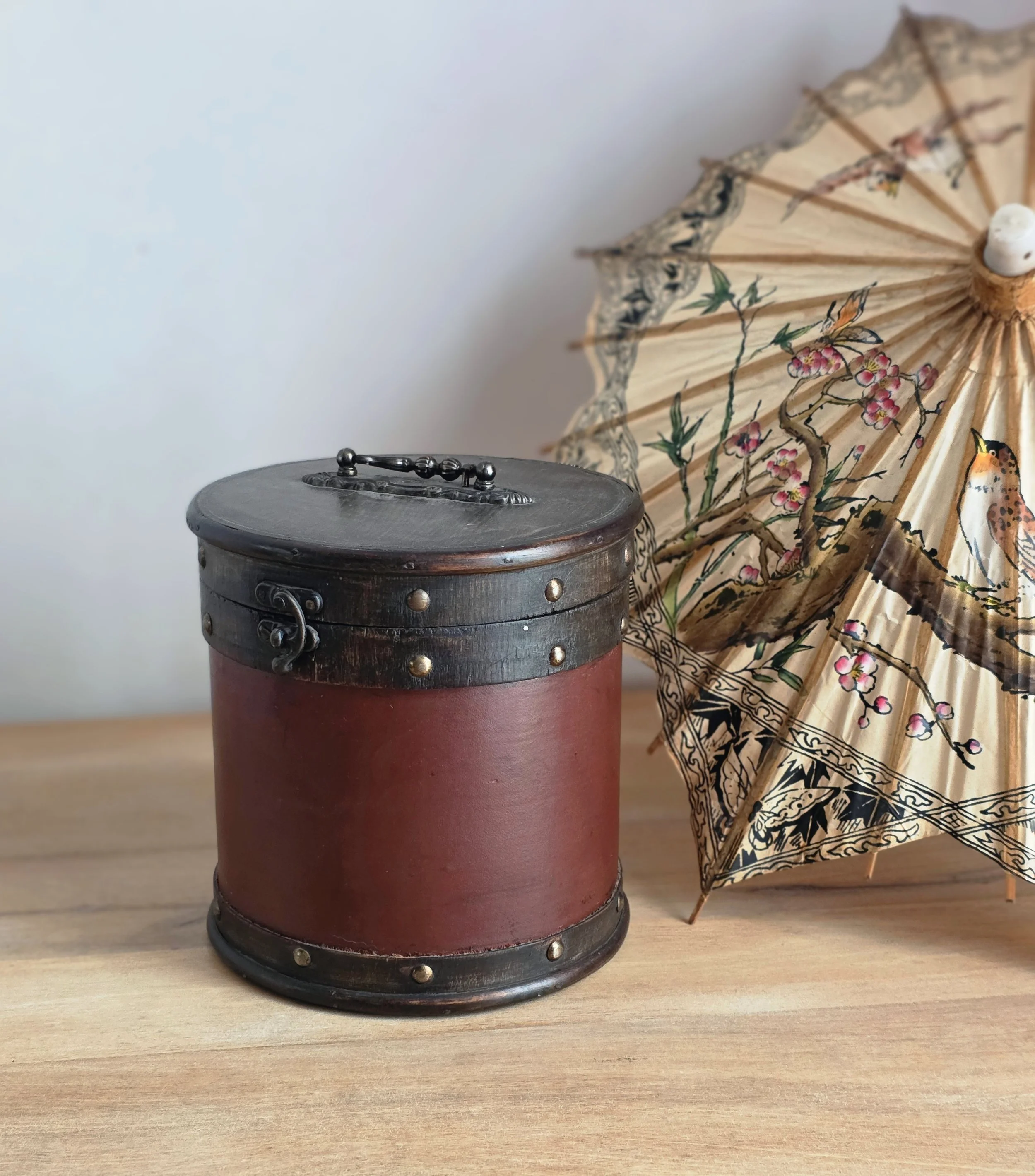 Antique Hatbox (1).jpg