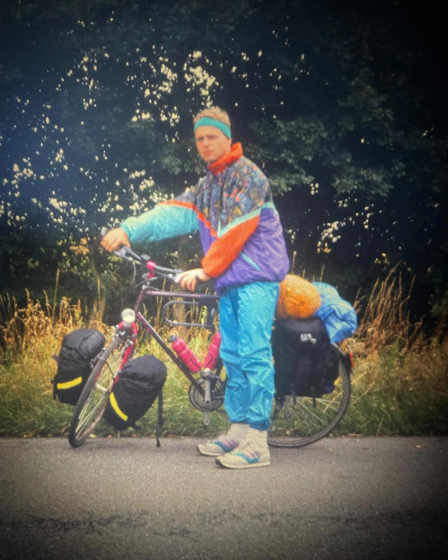 Ohne GPS, Komoot und Handy von Bremen zum Bodenseee. @ryzon_apparel nennt es heute Off Grid. 😉 Ja, die Bekleidung ist heute schöner.