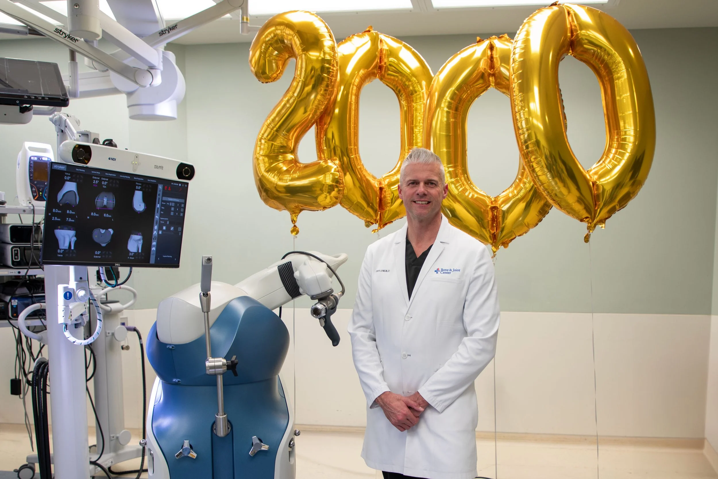 Orthopedic surgeon completes 2,000 robotic-assisted knee replacements