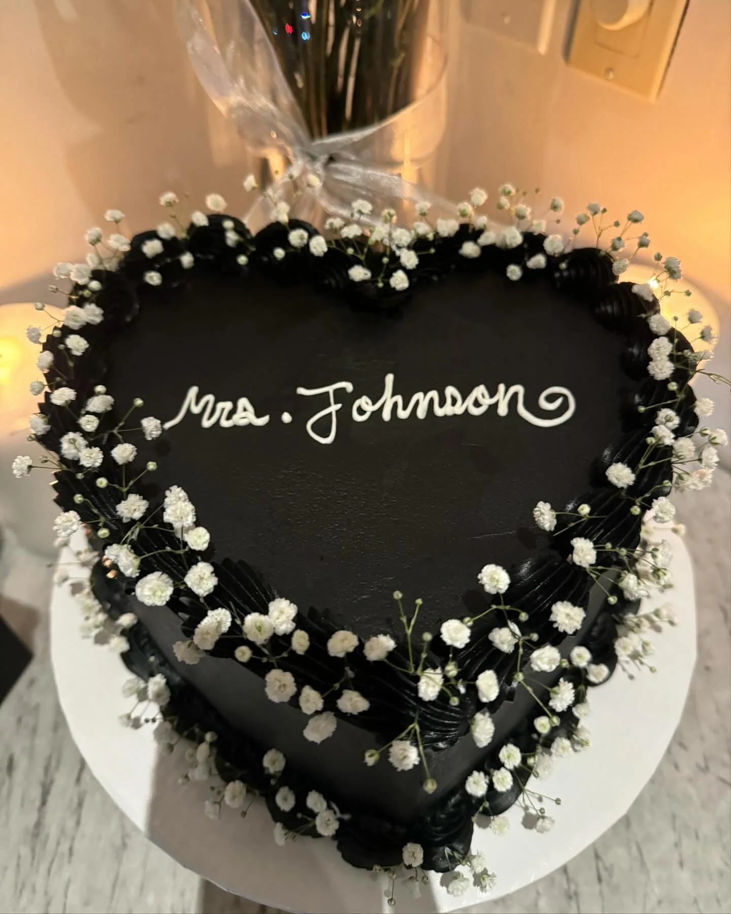 Still swooning over this bridal dinner! 😍 Can we take a moment to appreciate this stunning cake 🎂✨ #bayareaeventdesigner #heartcake #bridalshower 

cake: @maxscakes

p.s the baby breathe are real 🤩