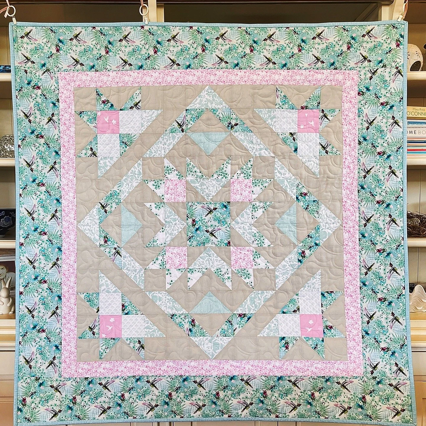 Hummingbird Kits have just been added to my website! 
After working with @rubyandbelle to create these gorgeous patterns alongside the release of my Hummingbird Range, it was only fitting that I offer kits to go along with them! Isabelle Star Quilt a