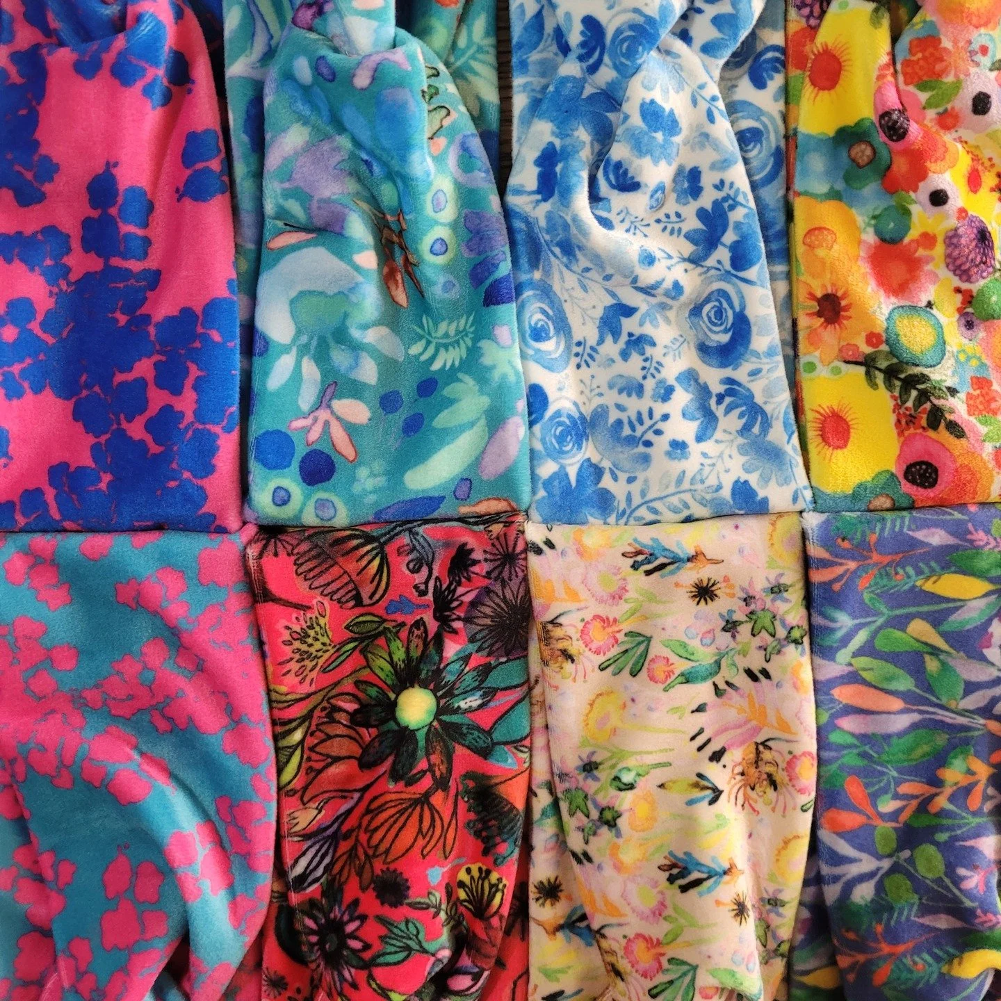 These luxurious Stretch Velvet headbands have just dropped! Thanks to the clever sewist Amy Deventier of @booboodees for raiding her stash of Rachael King designs fabric to come up with these lovelies. Would make a great Christmas pressie. $25 Link t