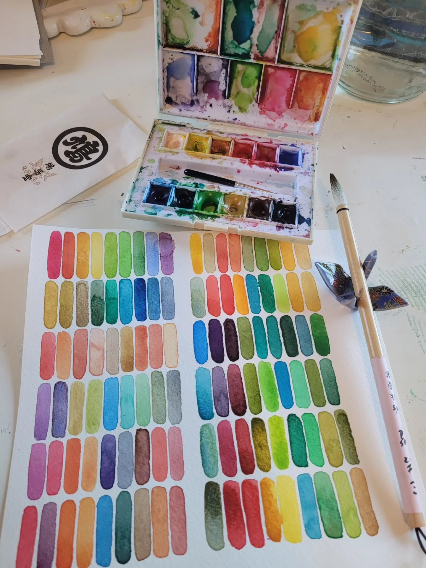 Morning colours! A gentle yet very satisfying way to start the day using my much loved Sennelier le petite palette. A great example of how a minimum palette can give a wide range of deliciousness!!!
I just love how the Cobalt blue and Rose madder mix
