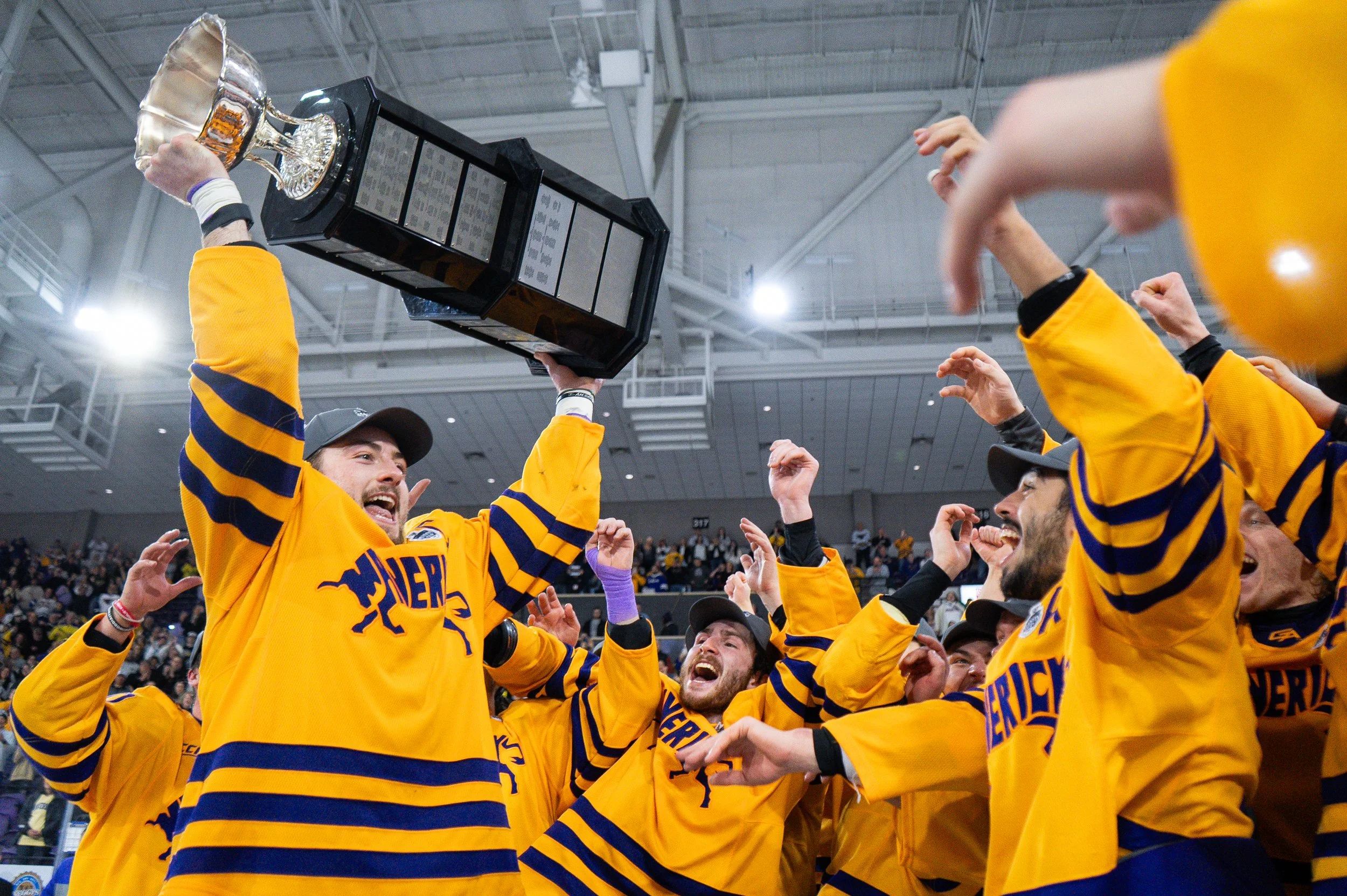 260320_MSUMavericks_vs_StThomasTommies_CCHA_MasonCupChampionship_DylanE_11.jpg