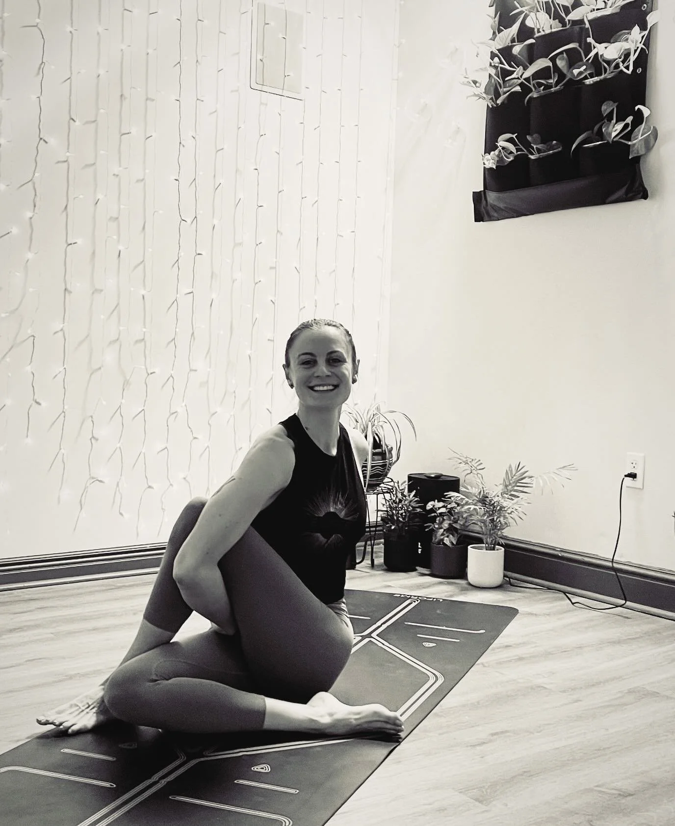 Tuesday 6:15 pm - Power Yoga with Catherine aka @catcow_cat ❤️♥️🩷#yoga #poweryoga #poweryogaclass #phillyyoga #phillyyogacommunity #phillyyogateachers #phillyyogastudio #phillyyoganetwork #phillyyogaconnection #njyoga #njyogastudio #njyogacol