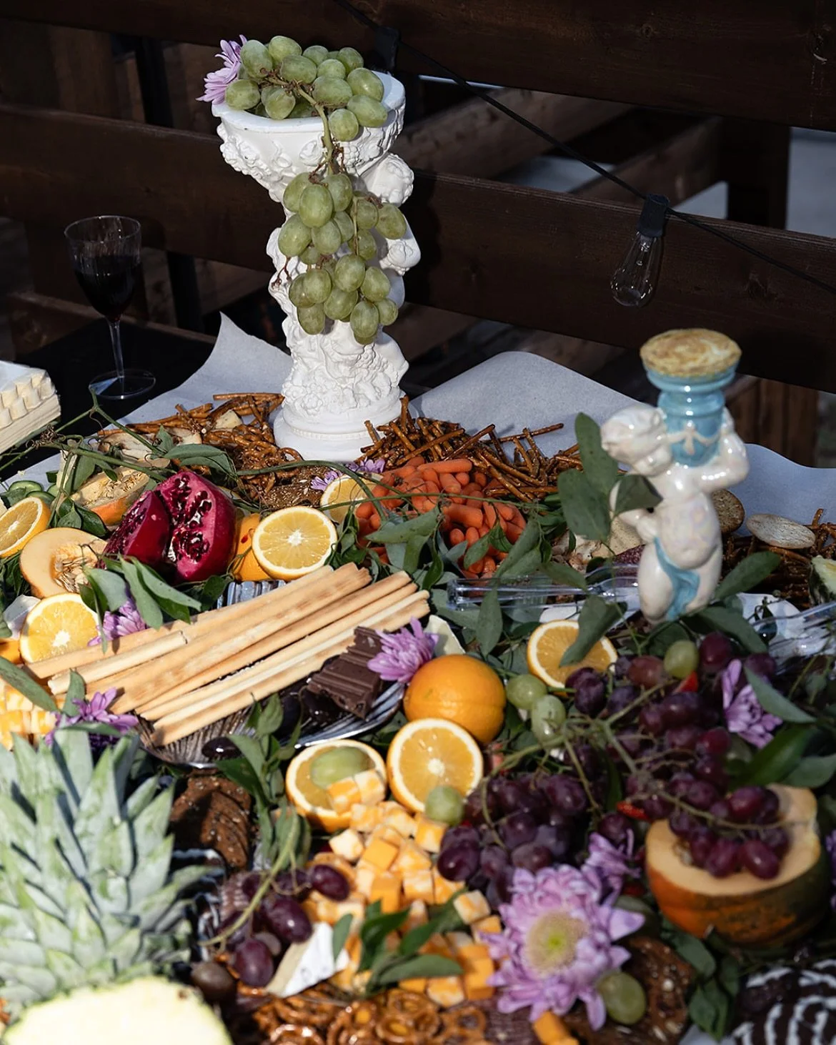 When cherubs make it to the design of the charcuterie table🤌🏻🪽👼🏼

@hatsoffeventsco
@chatelet.dallas @heathermartinezphotography
@bubblebar_longview