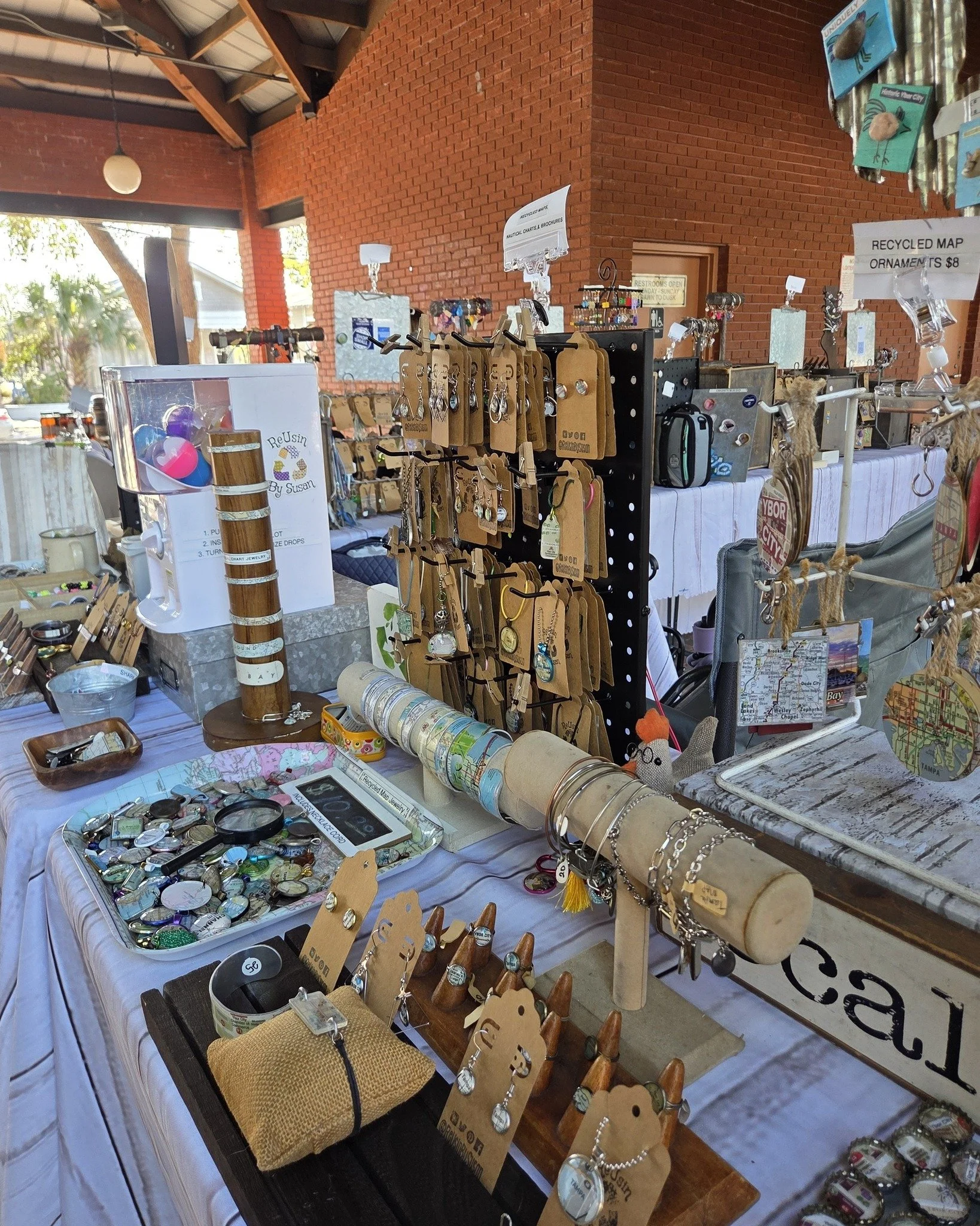 Happy Saturday! I'm at the Best Market in all of Tampa Bay, The @ybormarket! I'm here until 3pm today! ♻️

 #handmade #jewelrydesigner #upcycledfashion #bylocal #buylocalbylocal #shopsmalltampabay #shopsmall #upcyclersofinstagram #reusinbysusan #hand