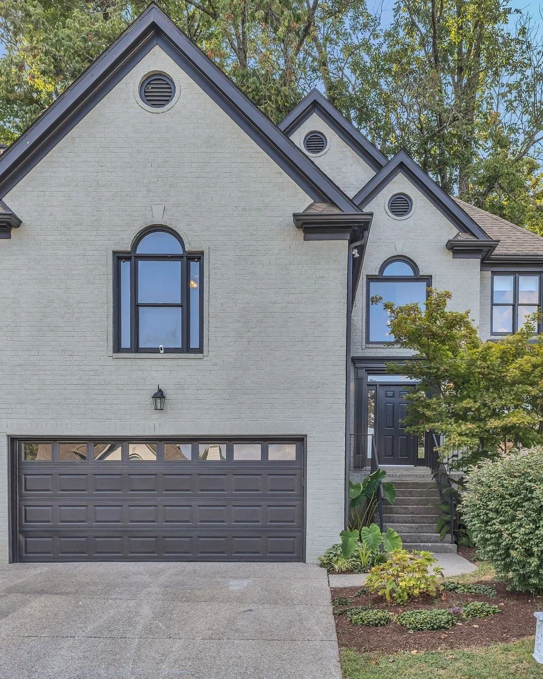 ✨Featured Listing✨

🏡 ​​4​2 Nickleby Down, Brentwood, TN 37027
🛏️ ​​3 Bedrooms
🛁 ​2​/1 Bath​s
📏​2,​835 Sq. Ft. 
📍 A Brentwood treasure offering beautifully renovated living spaces, a private retreat-style primary suite, and a flexible bonus room