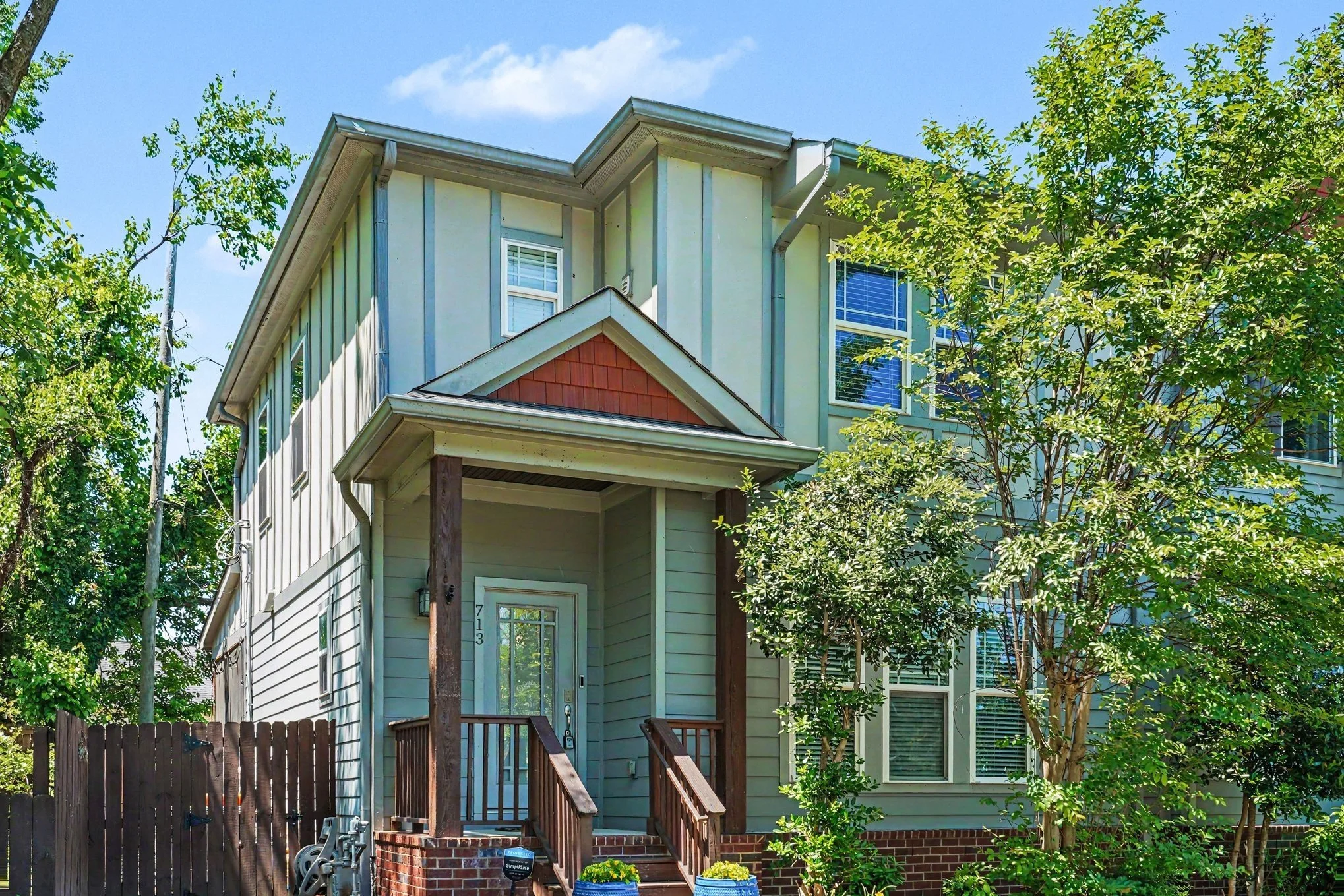 ✨Featured Listing✨

🏡 713 Groves Park Rd., Nashville, TN 37206
🛏️ 3 Bedrooms
🛁 3/1 Baths
📏 1,842 Sq. Ft. 
📍East Nashville living at its best! Just steps from Rosepepper and Five Daughters, this 3-bedroom home features a main-level primary suite,