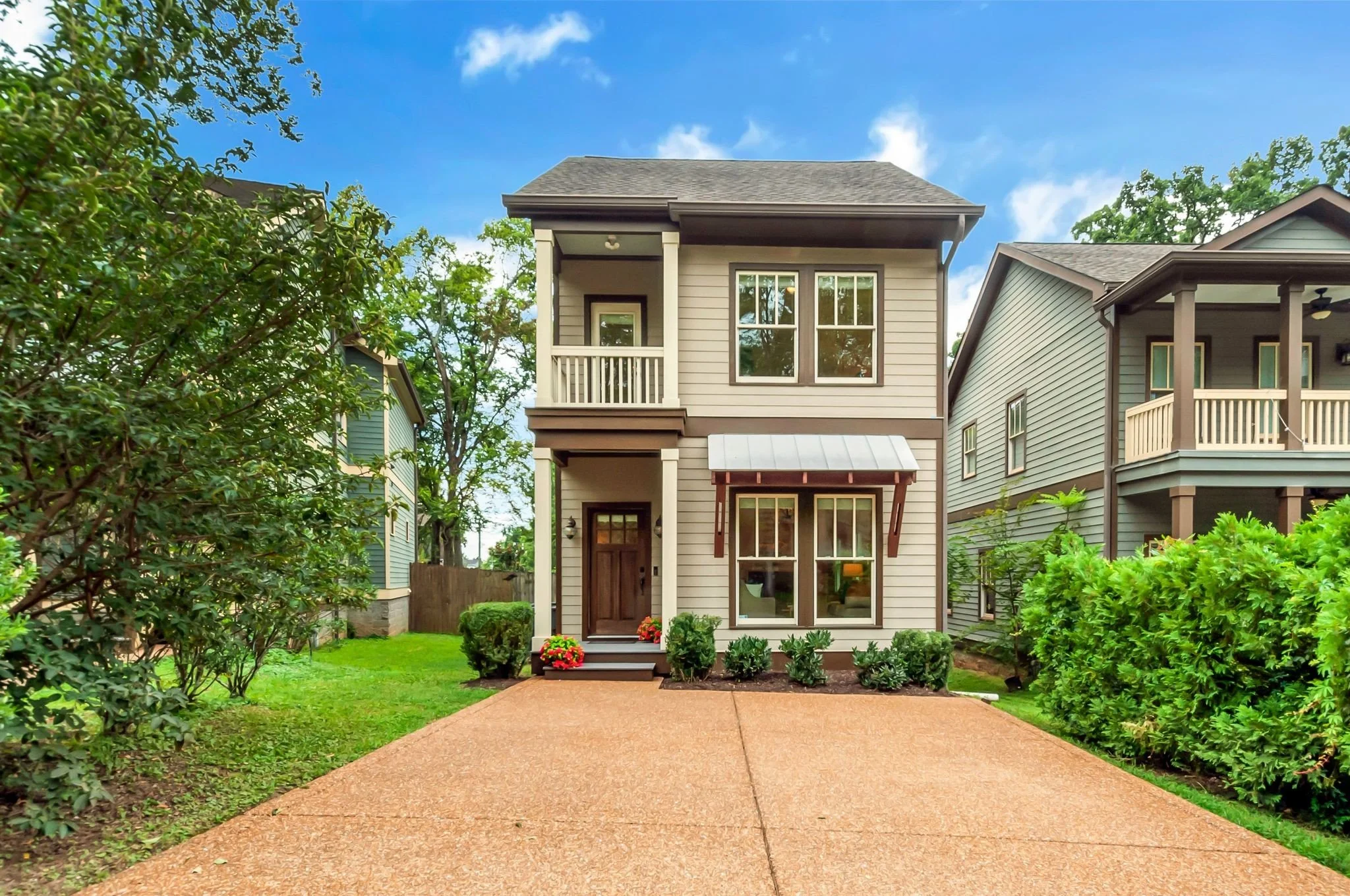 ✨Featured Listing✨

🏡 3433 33rd Ave. S. #A, Nashville, TN 37212
🛏️ 3 Bedrooms
🛁 2/1 Baths
📏 2,24 Sq. Ft. 
📍This home offers the best of convenience and comfortable Nashville living, with Vanderbilt and Hillsboro Village just a short walk away. E