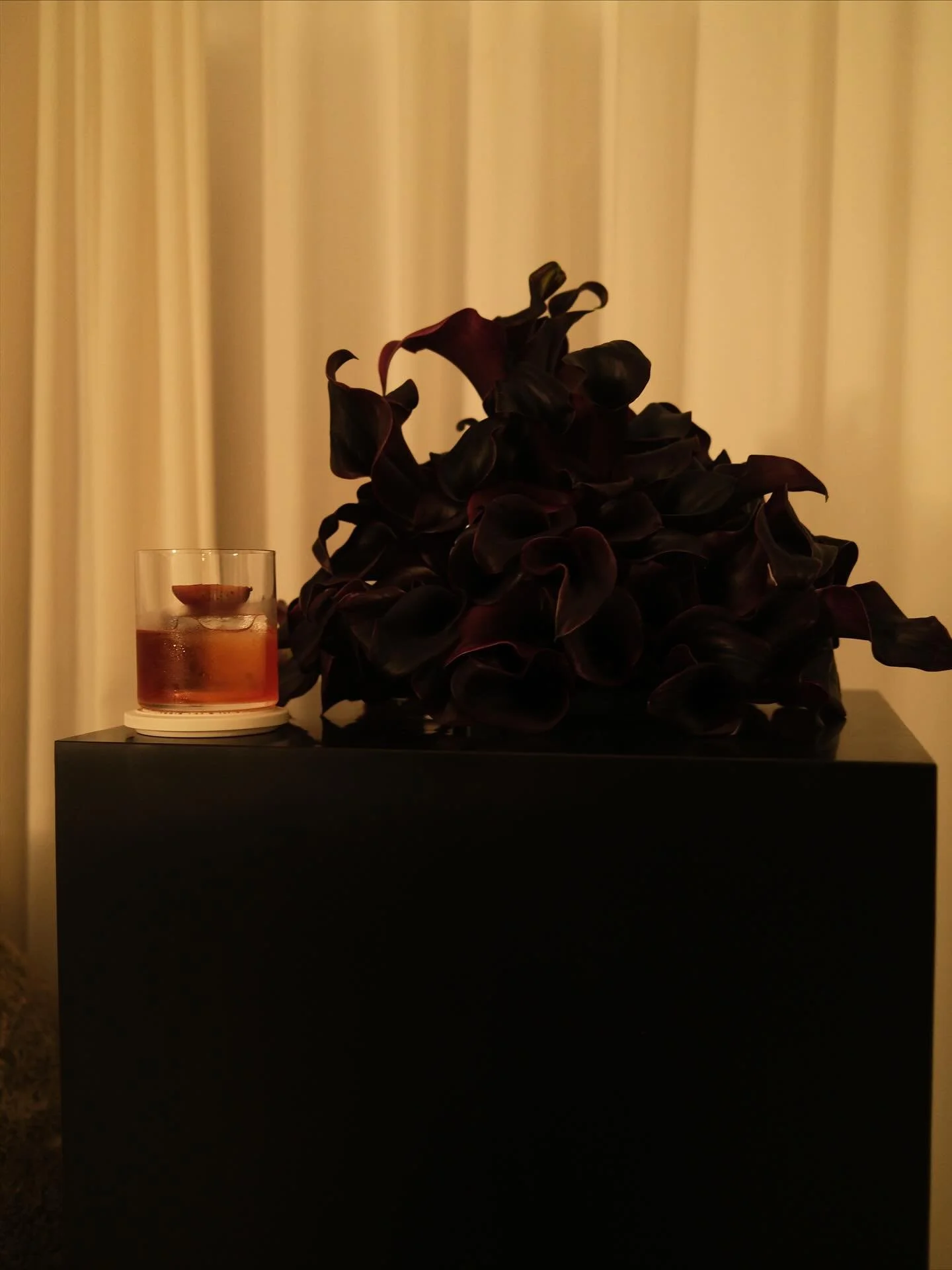 After hours in the new @monument_london gallery. Thank you for having us!🍸

Speakers @jcurrie_designs 
Flowers @sage.flowers 
Food @ecstasy_cookbook