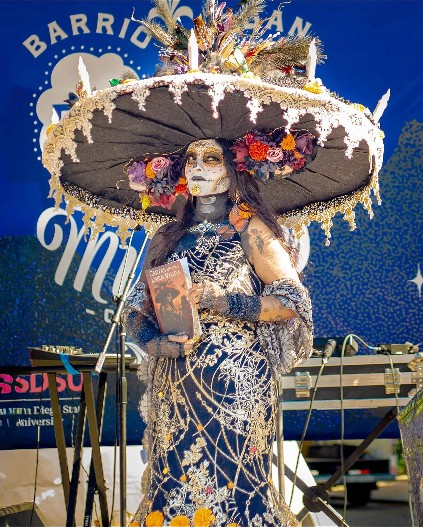 Catr&iacute;n Contest in Barrio Logan on Dia De Los Muertos thanks to @allforlogan and the community #sandiego #chicano #barriologan