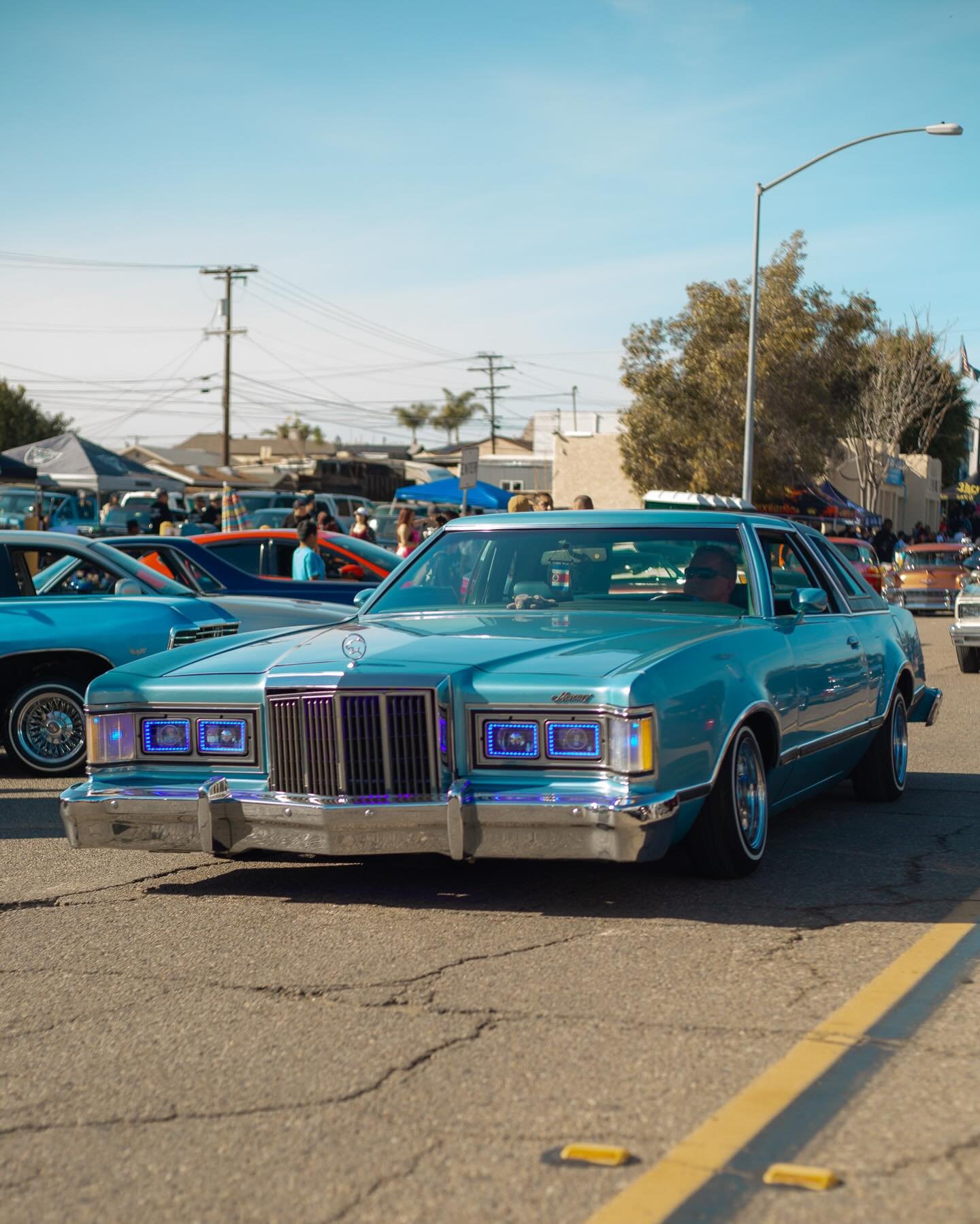 Crusing reo @cruisingreo #lowriders #carshow #paradisehills