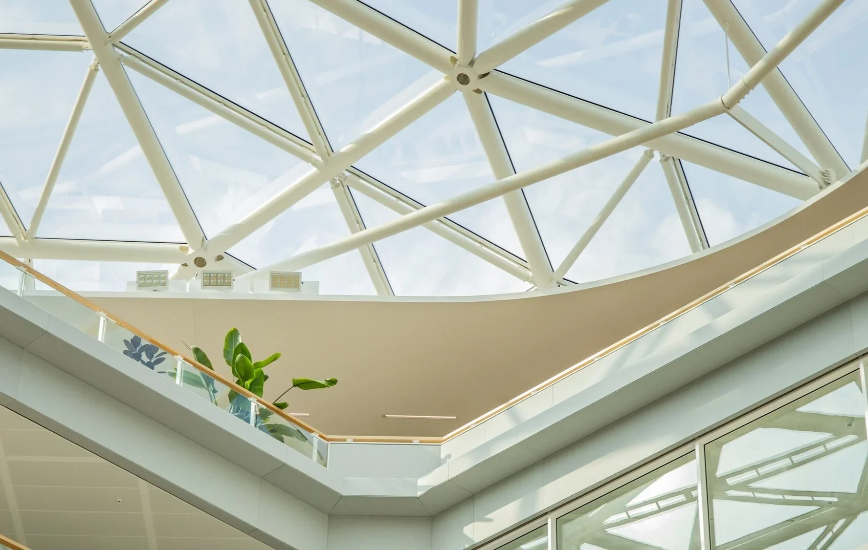 Kantoor fotografie in Amsterdam glazen plafond