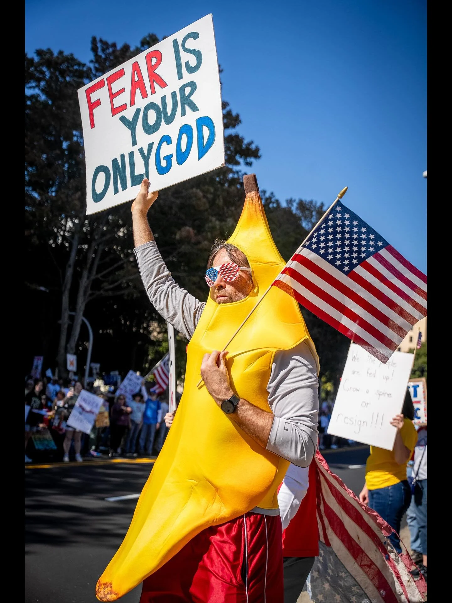 No Kings running strong in Winston-Salem, NC 😎 

#nokings #nokingswinstonsalem #nokingsprotest #nokingsday #winstonsalem #winstonsalemnc #fucktrump #50501 #democracy