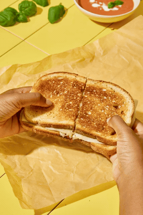 Toronto_FoodPhotographer_CarbelleDjossa_GrilledCheese.gif