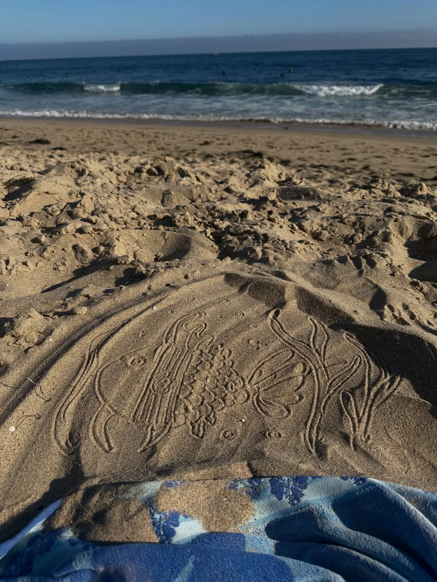 July 2025 ✨memories✨

1. Beach days are my recharge days and after all the pride social activities I needed a day to draw in the sand and feel my skin be alive in the sun. 

2. A cute af bob

3. Happy Lab Summer Vibezzzz

4. A full bleach out gives m