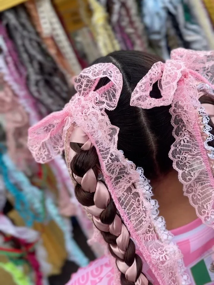 November 2025 ✨memories✨

1. Working with @trenzas.amigas again! All the braids are so lovely and so are the people!

2. @foodnotbombscm monthly meal share at the park. This org and everyone working with them are doing so much for our community. ✨🫶?