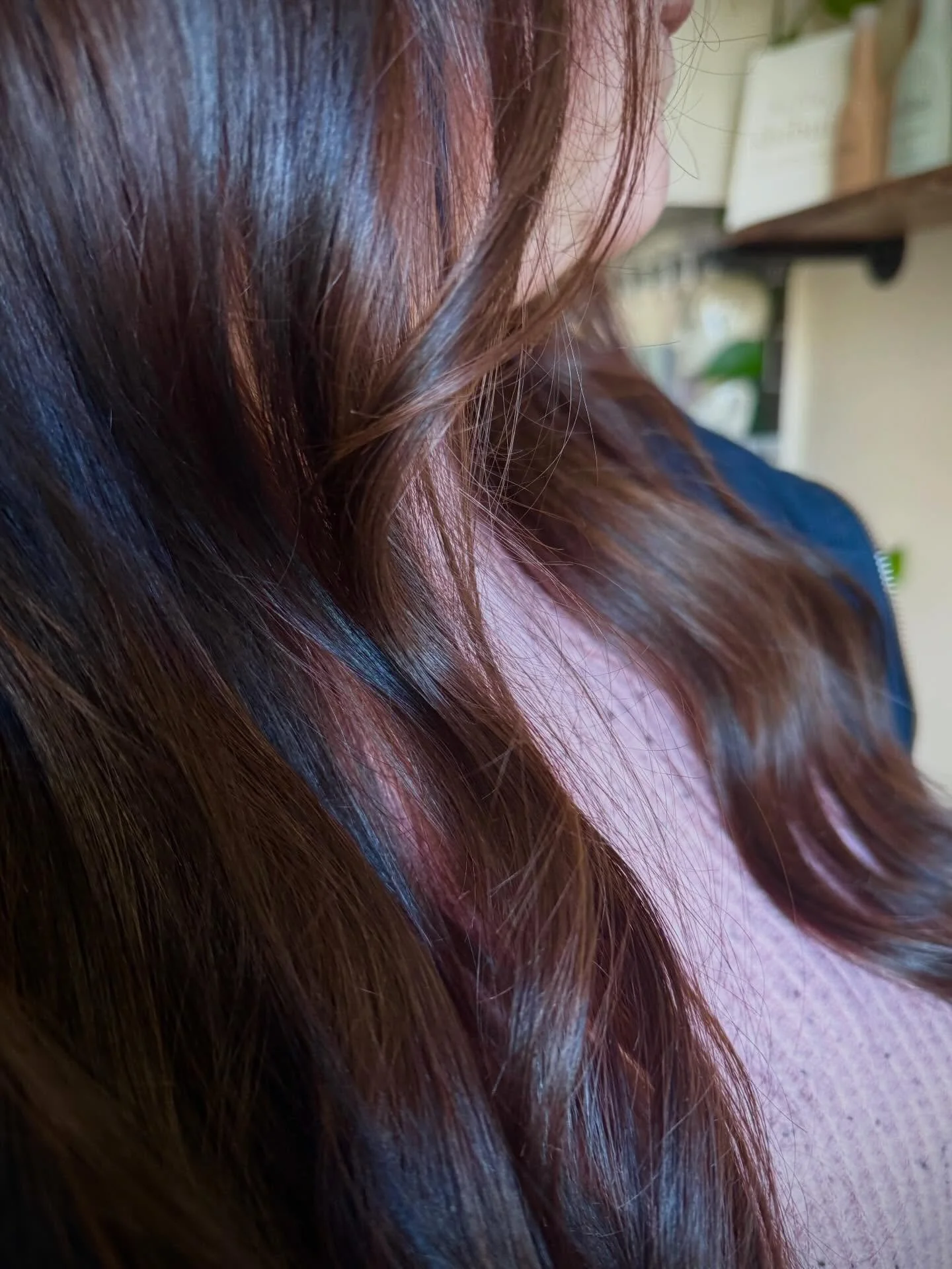 Making brunettes rich
&bull;
&bull;
&bull;
&bull;
The key to a rich brunette is warmth!
Stop avoiding &amp; start embracing. 
Intentional warmth makes for a gorgeous fade that&rsquo;s easy to maintain. Less time in the chair &amp; more time having be