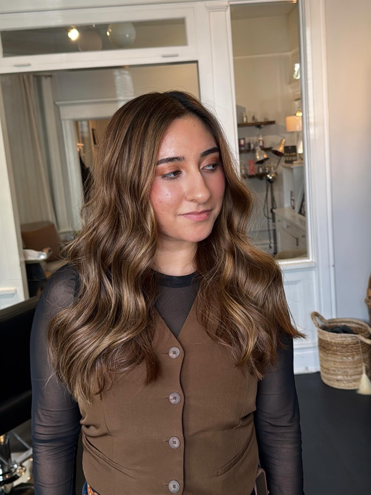 I love a challenge 😋🫶🏼 before picture&hellip; Dark warm, reddish hair&hellip; inspo pic caramel brown highlights.. what do you think??