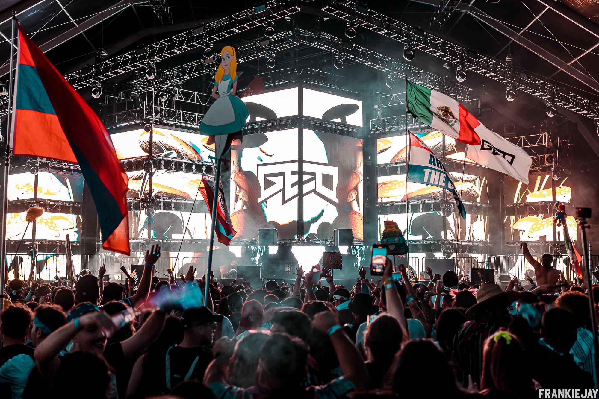 GEO-BEYOND WONDERLAND-1941.JPG