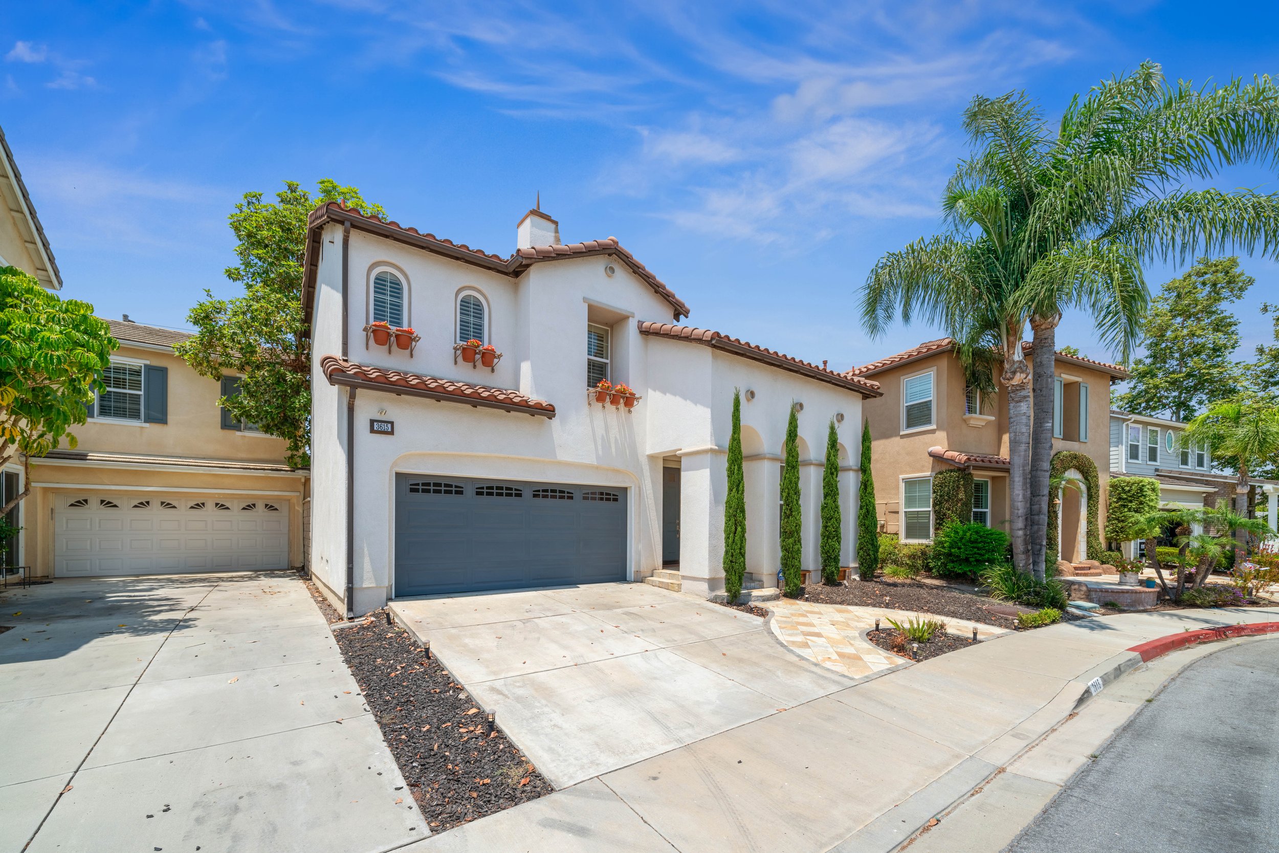 Maximizing Curb Appeal: Photography Tips for Real Estate Agents