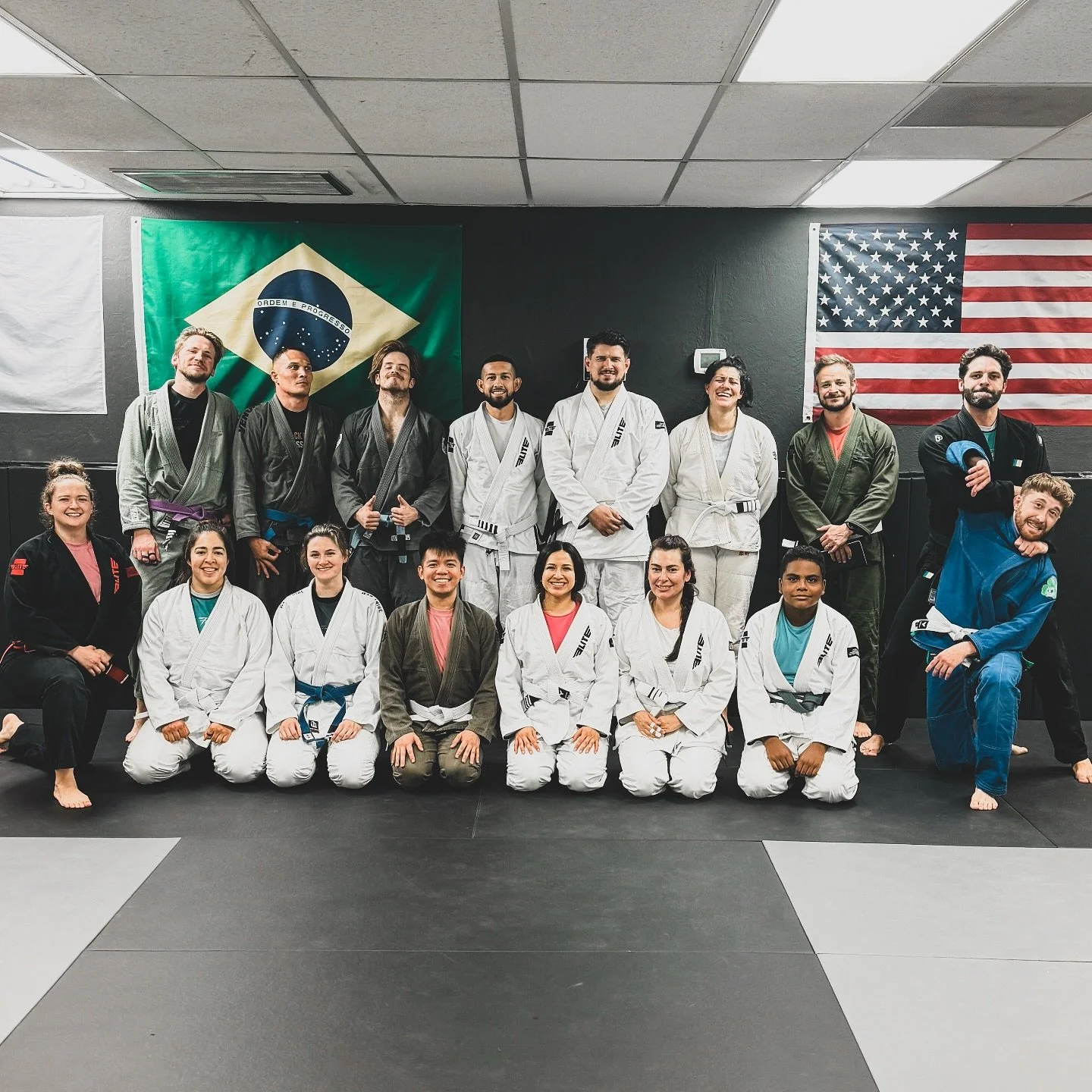 Gi Class 🥋

Come in every Monday and Wednesday to learn high level, battle tested gi techniques with the BEST community in Phoenix!