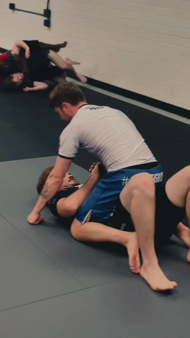Samurai Roll Back Take π₯
Working the Truck all week in no gi! Come for a free trial class and finish your year strong!