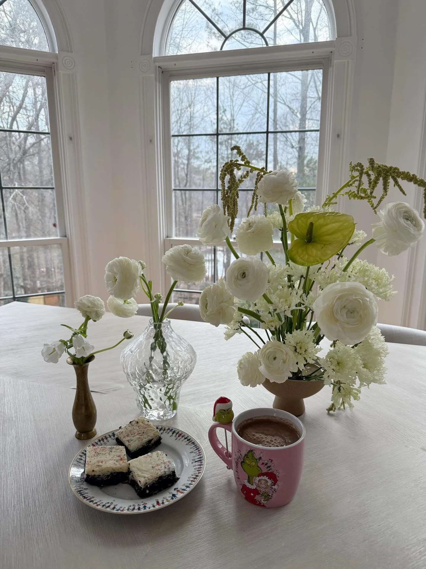 Merry Creesmas&hellip;💚😄
.
.
.
.
.
.
.
.
.
.
.
.
#christmas #atl #flowerybranch #arrangements #atlflorist