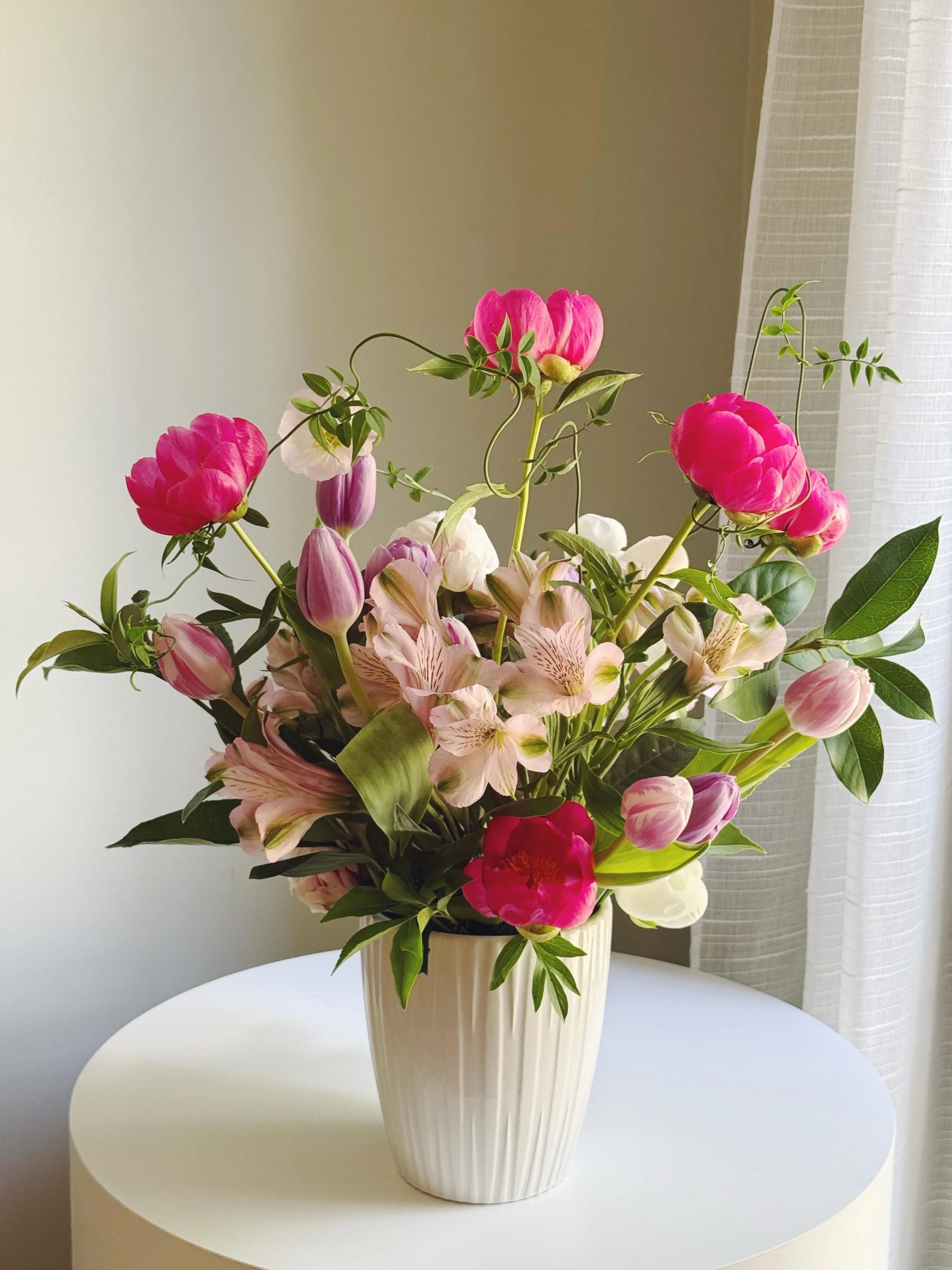 Recent deliveries and all the flowers currently blooming in the garden. A peony filled arrangement.. some bought and a few varieties from my garden. Gardenia is a favorite of mine and my fam - delicate, angelic and the most luxurious scent 🤍 
Thinki
