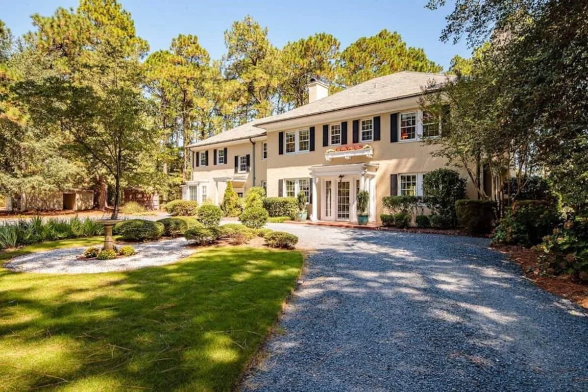 Knollwood Manor