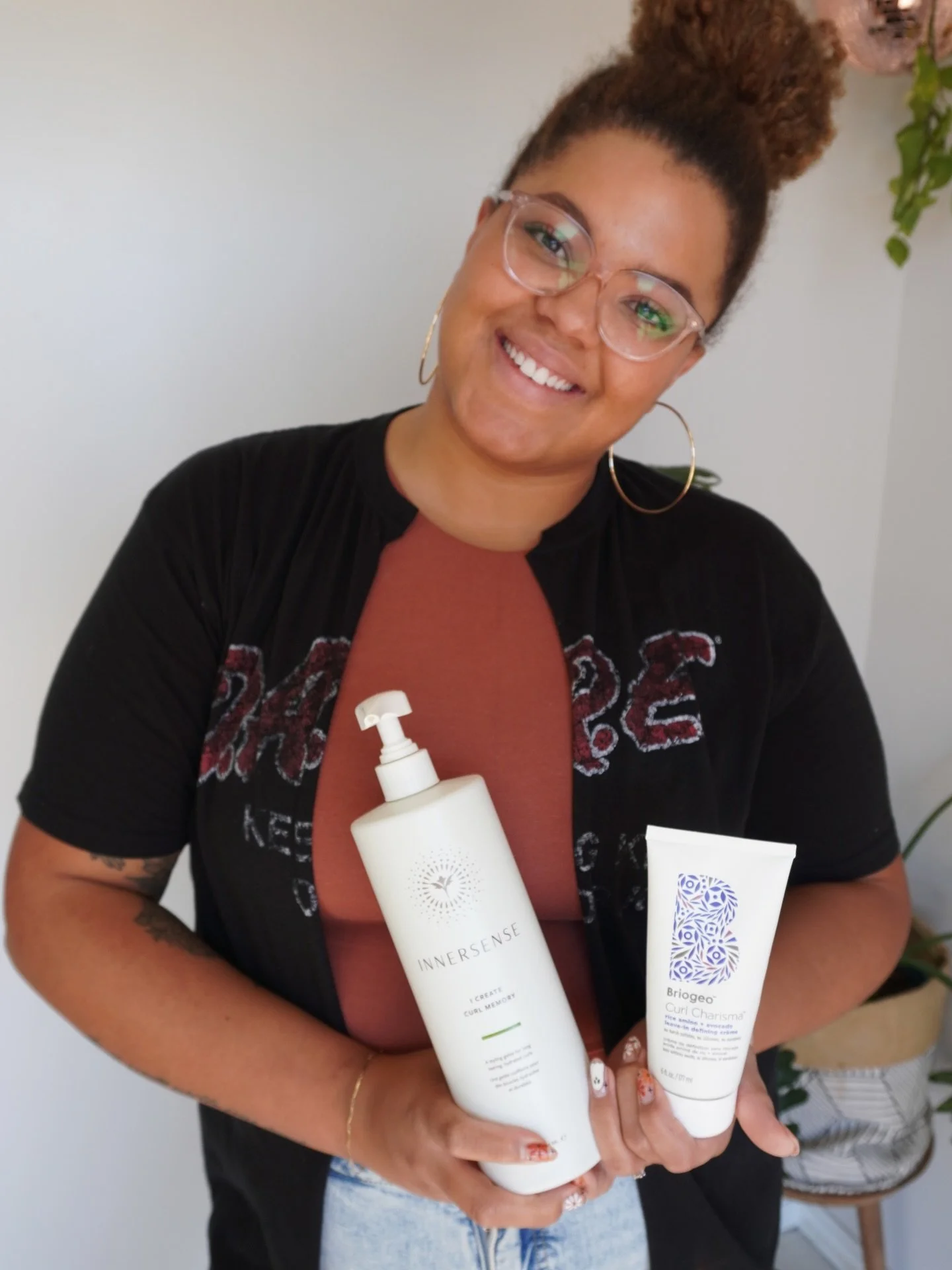 Some of our curly favs ✨ 

What&rsquo;s everyone holding?⬇️ 

👩&zwj;🦱 @jess_salonlola 
BRIOGEO curl defining cream
INNERSENSE I create curl memory 

👩&zwj;🦱 @hairbybeez 
VERB ghost oil 
INNERSENSE I create volume 
THE DOUX crazy sexy curl foam

?