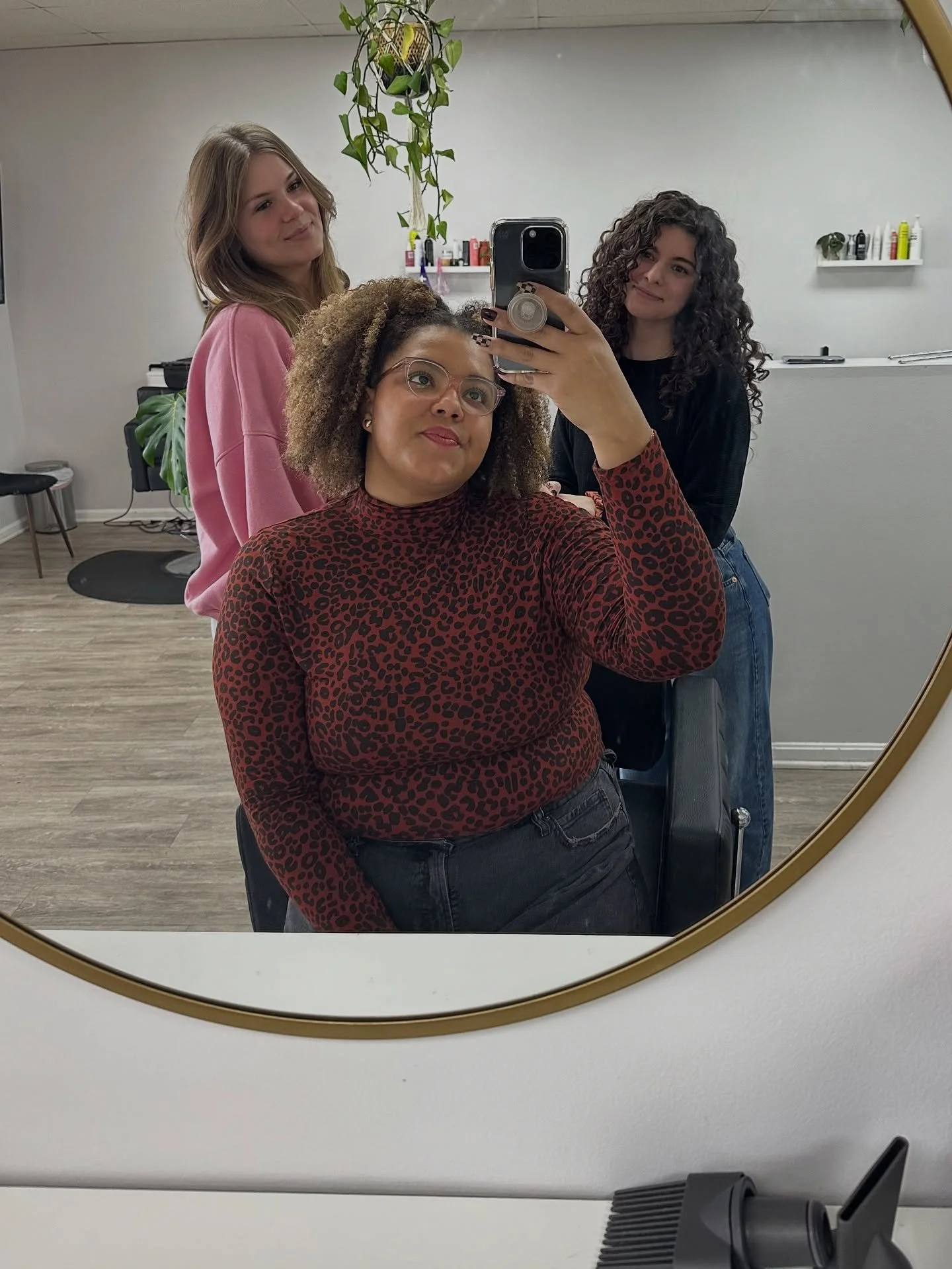 love a good mirror selfie🪞🤳🏻

@jess_salonlola 
@looksby.laina 
@beautybyravenn 
@faith_does_hair 
@hairbyadriiana 
@shaystylezzz 
@hairbybeez 
@hair.by.mila_ 
@bjoystyles 

| DAYTON OHIO HAIR SALON |