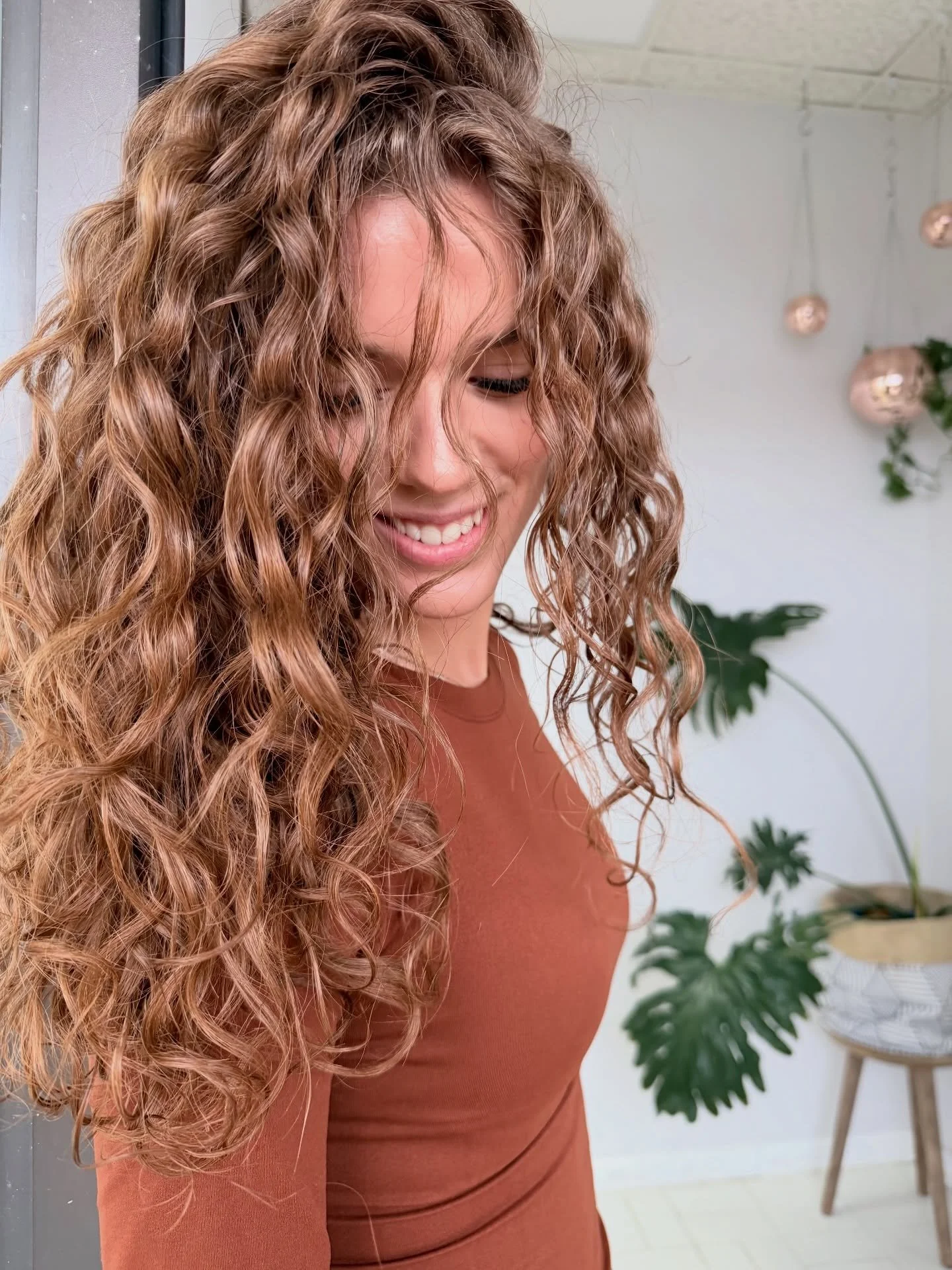 Your At-Home Routine Matters More Than You Think&hellip;

We&rsquo;re gonna say it nicely&hellip; but also directly. You can&rsquo;t get salon results with random products and vibes&hellip;

What you use at home should match:

✨Your texture (curly vs