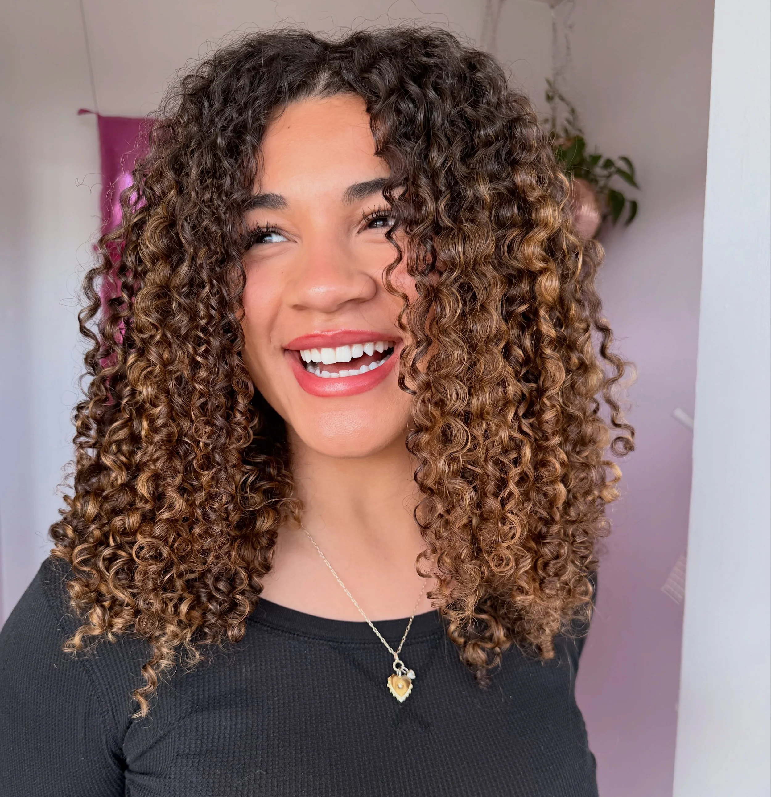 curly dimension <3 

custom color by @jess_salonlola 

DAYTON OHIO CURL SPECIALIST | DAYTON OHIO CURLY HAIR SALON