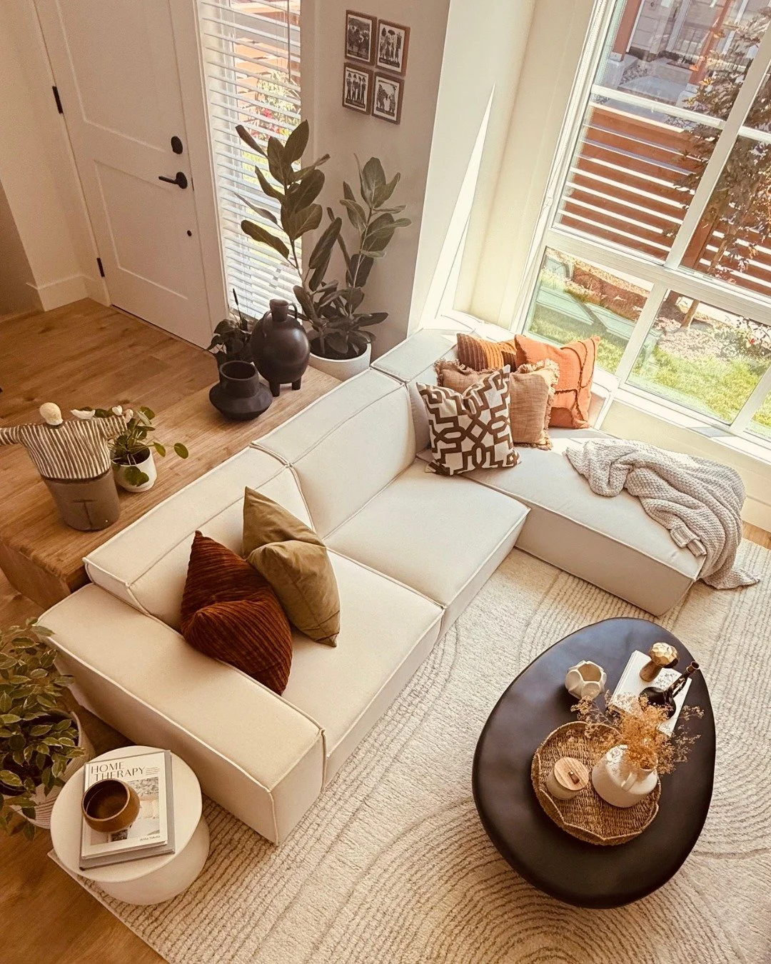 This is a glimpse of my living room and the moodboard guiding the refresh.

Warm earthy tones, natural textures, handcrafted shapes; each element was chosen with one goal: to create a space that feels like a deep breath.

🌿 Studies show that environ