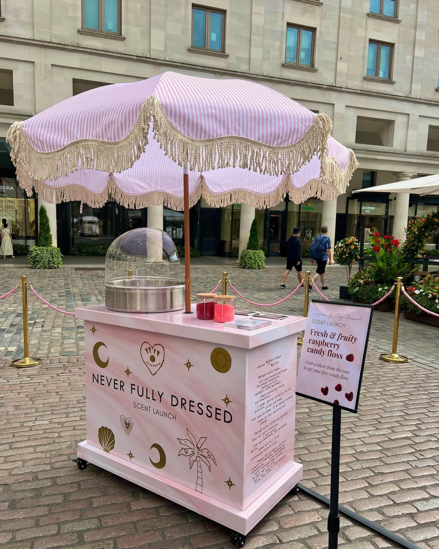 Fresh, fruity and fully branded 💖
.
@neverfullydressed scent launch in @coventgardenldn 
.
.
.
.
.
.
.
.
.
.
.
Brand activation London. Candy floss cart hire. Premium event catering. Corporate events. Experiential marketing.