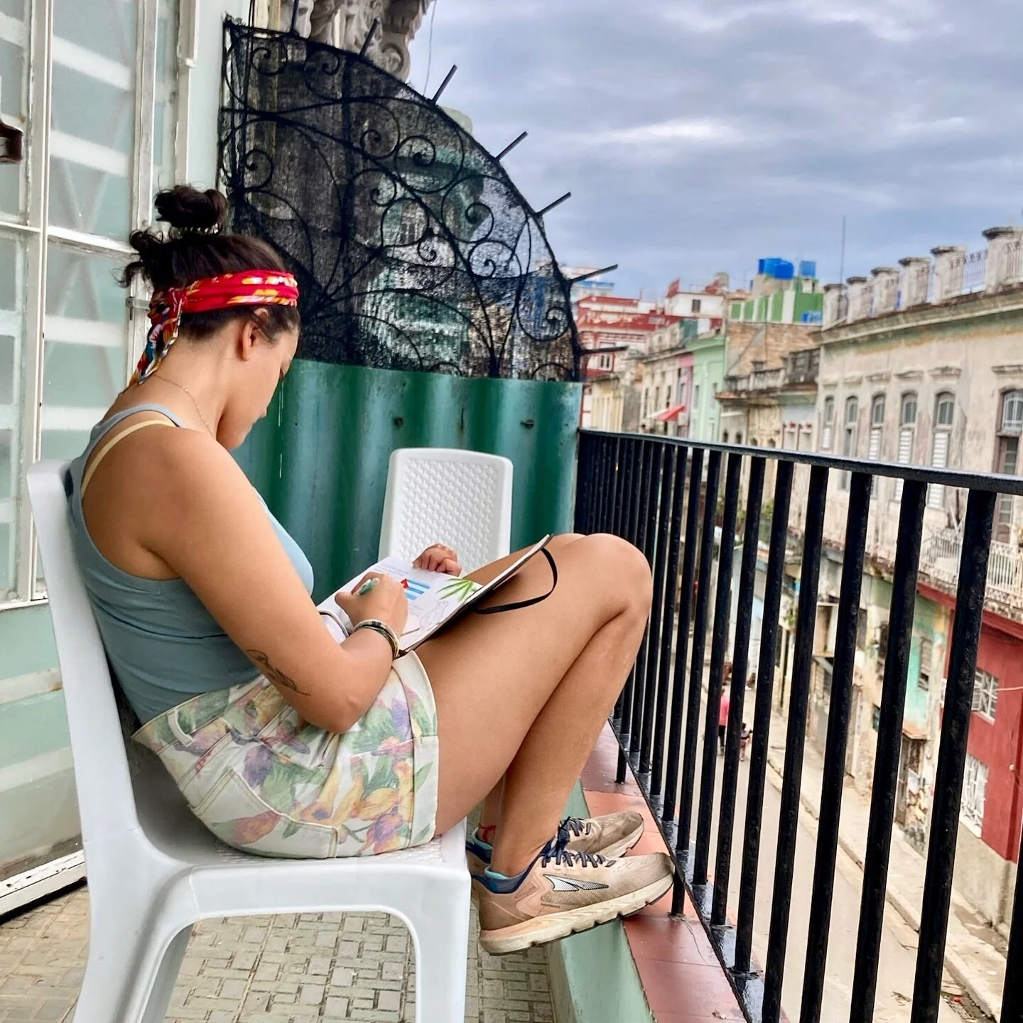 painting on the balconies of La Habana, Cuba 🇨🇺 

still processing what we witnessed and experienced last november. but one thing I can say is I was surprised by the amount of art, artists, and galleries we encountered. art is consistent throughout