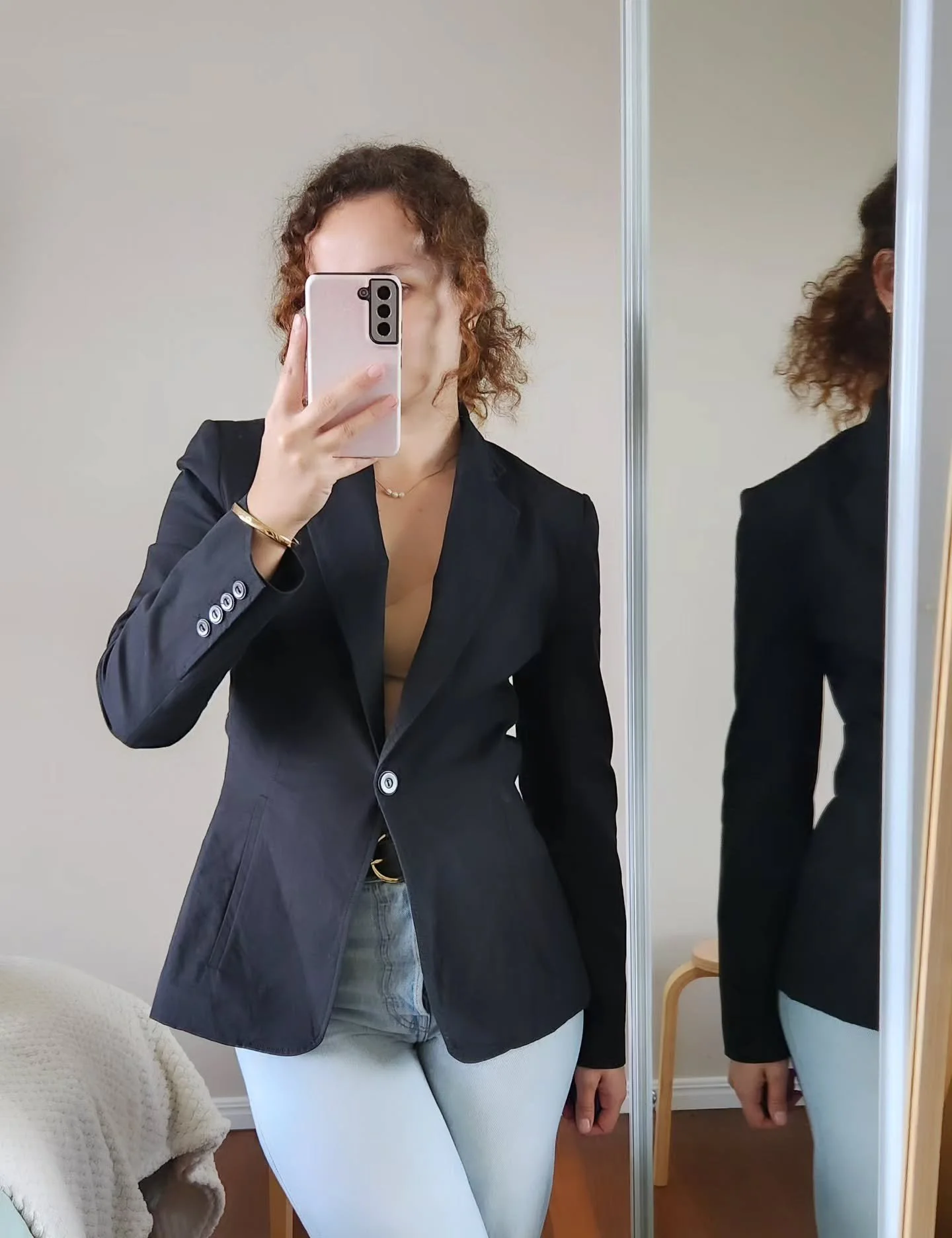 Keeping it cosy and vintage this Winter ❄️ 
Check out our collection of pre-loved Winter warmers over at cirqcollective.com
.
.
.
#preloved #secondhandclothes #vintage #opshopfinds #thriftedfashion #blazer #australianfashion #smallbusiness