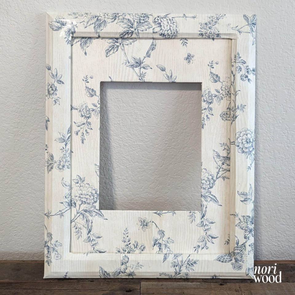 Wallpaper picture frame DIY