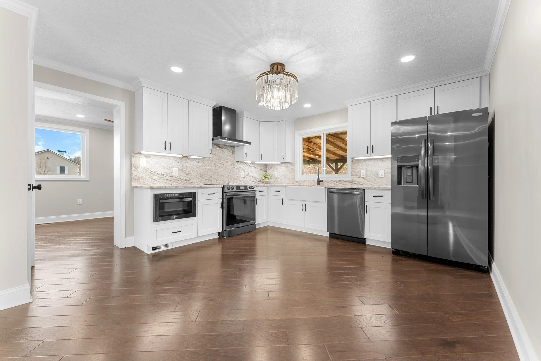 Kitchen by Y&Q Home Plus LLC