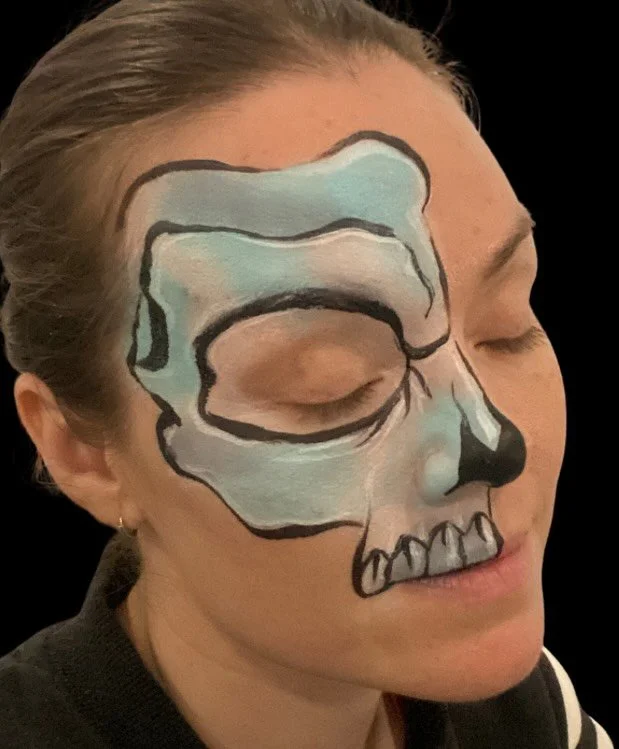 Such a challenge painting on your own face (especially side face designs)!
Day 16 & 17 for @facepaintingschool via the #ifpshalloweenchallenge #ifpshalloweenchallenge Skull and Halloween Roses (thanks @glitter_goose for the design!)