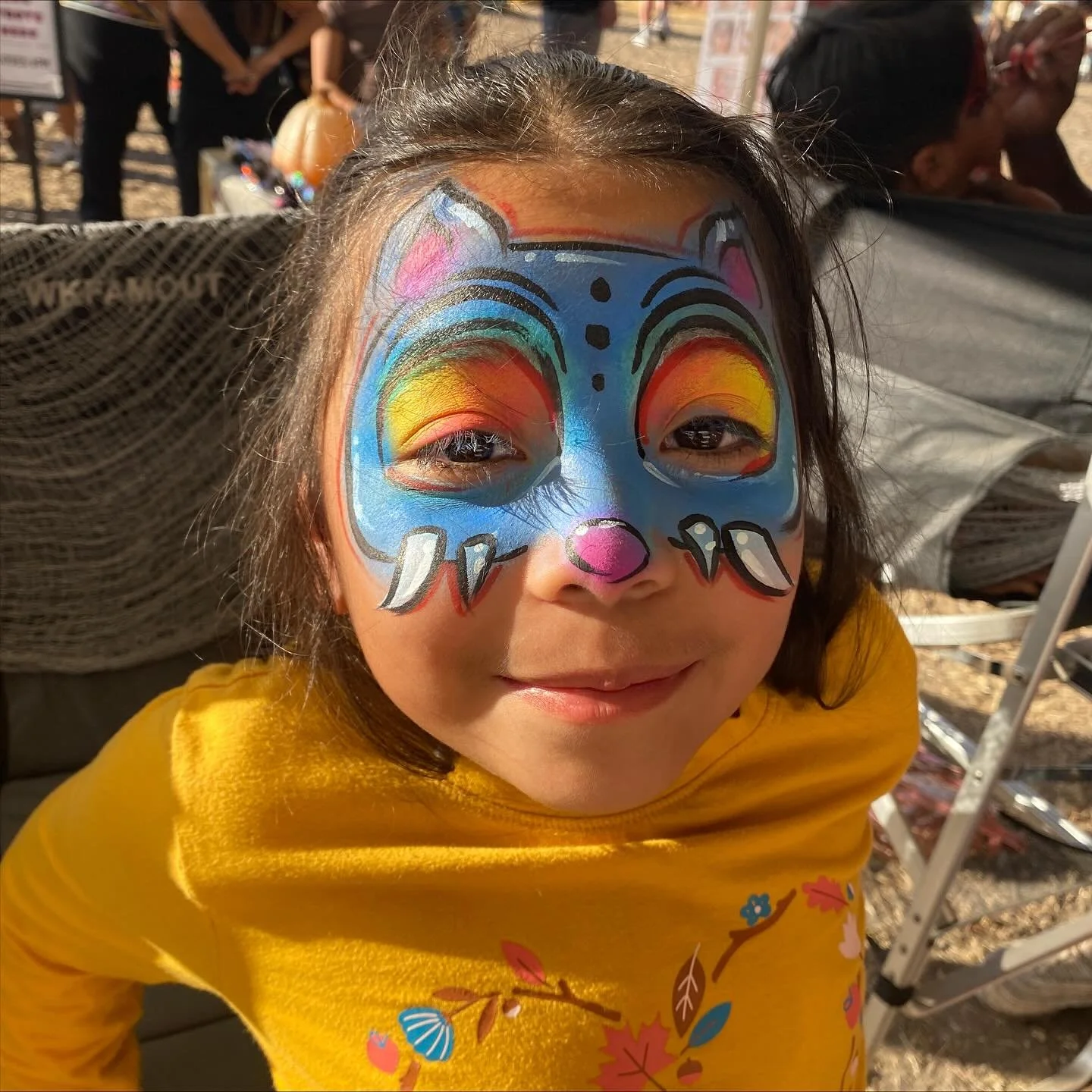 Another weekend @cpppumpkinfestival! Great energy and fun requests! Absolutely grateful for the communities which support artists. And the biggest gift? Collaborating with the one and only @magicalmomentsbyolivia ❤️
#calpolypomonapumpkinpatch #pomon