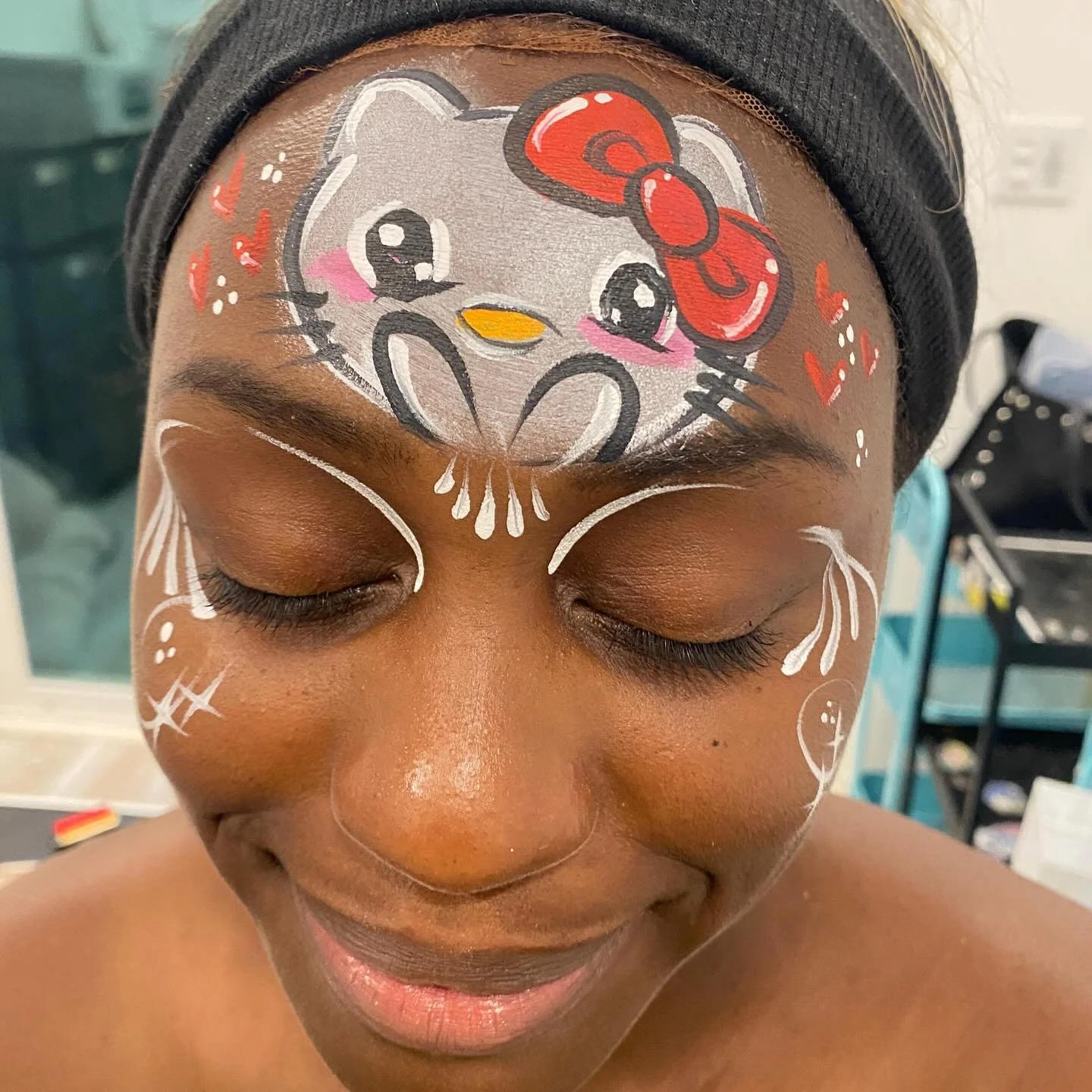 Obsessed with this Hello Kitty forever crown— inspired by @marlenespaintedfaces ☺️❤️ 
#hellokittyfacepaint #claremontfacepainter #iefacepainter