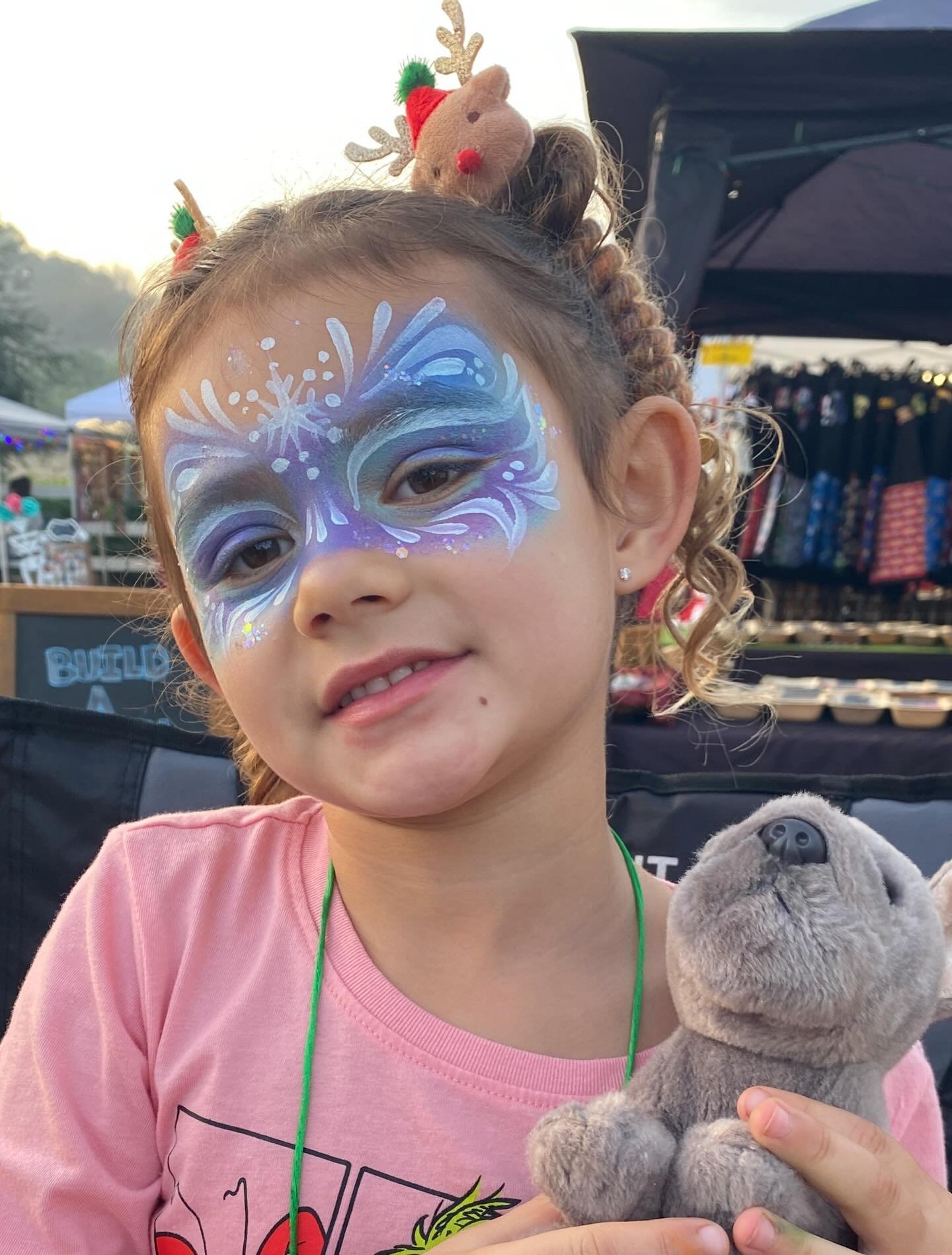 Grateful to be painting at the @calpolyfarm Holiday Festival! What a wonderful time to be alive.