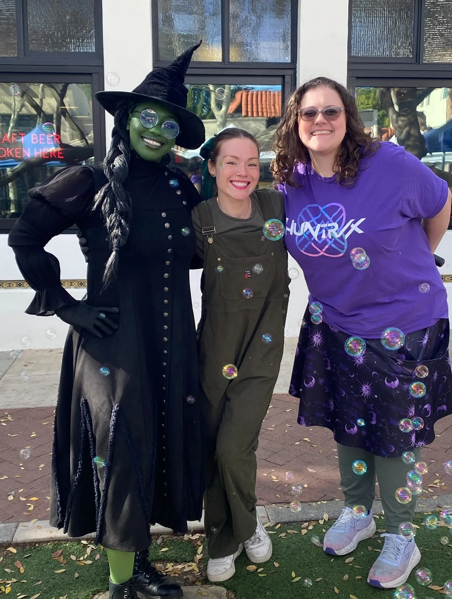 Anothet wonderful day @claremontfarmersmarket Kid Zone! A huge thank you to our Elphaba, @magicalmomentsbyolivia! And a very happy birthday to the Bregg Family! 💙⭐️