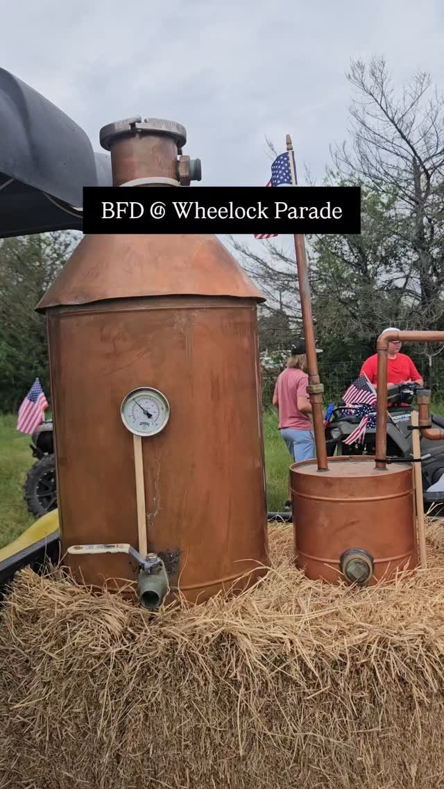 Re-live the Wheelock Parade with us 🇺🇲
#bfdistilling #redwhiteandblue🔴⚪️🔵 #bcstx #localcommunity #localdistillery